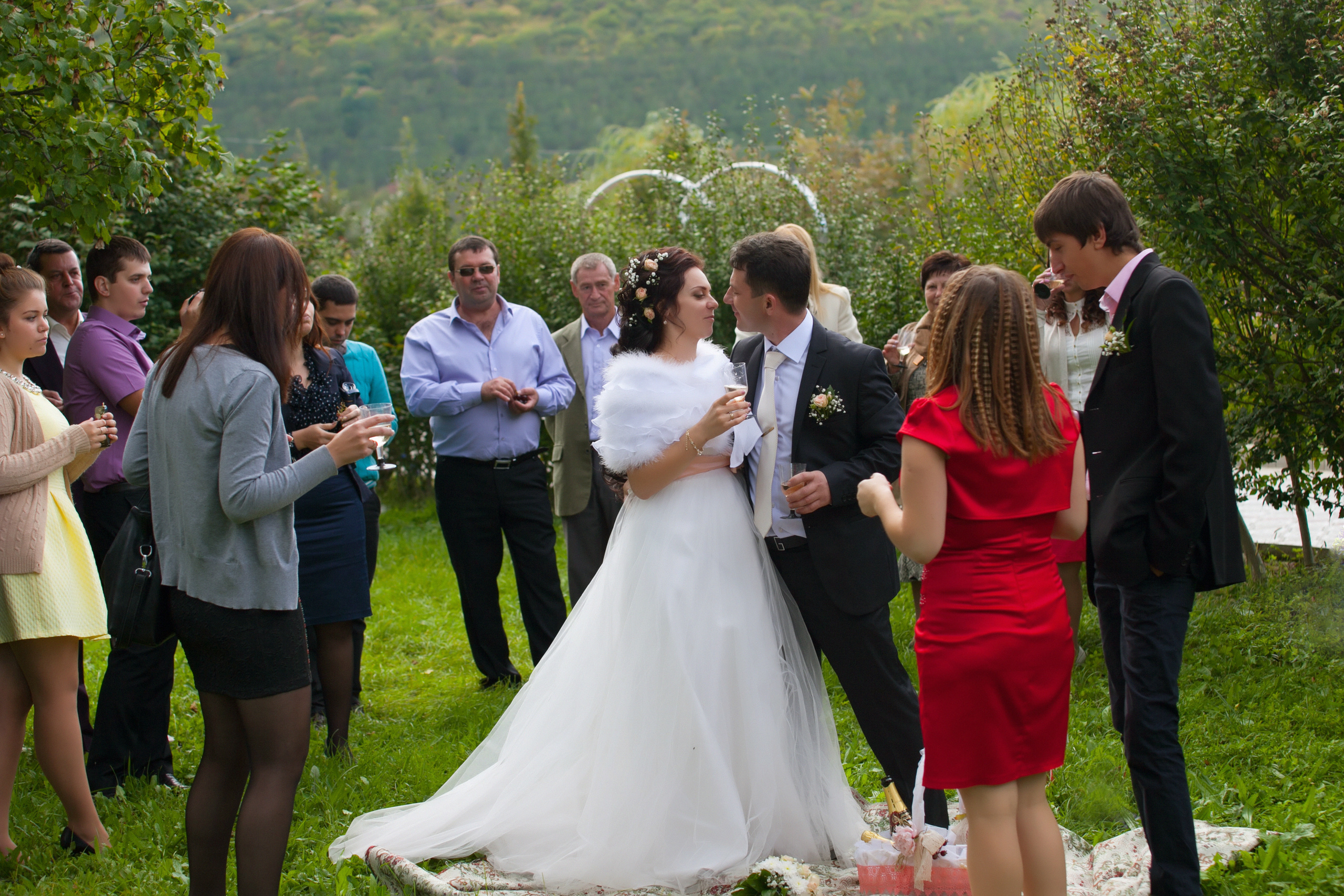 фотограф на свадьбу в Новороссийске, свадебный фотограф Новороссийск, семейный фотограф Новороссийск,  свадебная фотосессия в Новороссийске, фото невесты, фото жениха, фотомолодых, фотосессия в ЗАГСе Новороссийска, фотосессия церемонии, свадебная фотосессия на прогулке , фотопрогулка в Новороссийске, невеста, жених, букет невесты, платье невесты, гости на свадьбе, горько молодым