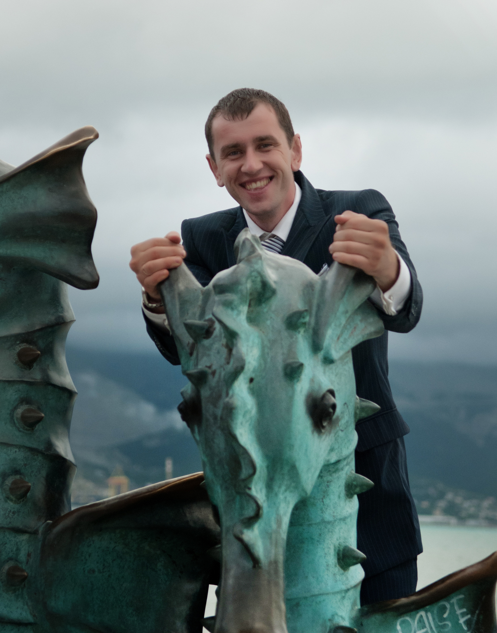 фотограф на свадьбу в Новороссийске, свадебный фотограф Новороссийск, семейный фотограф Новороссийск,  свадебная фотосессия в Новороссийске, фото невесты, фото жениха, фотомолодых, фотосессия в ЗАГСе Новороссийска, фотосессия церемонии, свадебная фотосессия на прогулке , фотопрогулка в Новороссийске, невеста, жених, букет невесты, платье невесты, гости на свадьбе, горько молодым