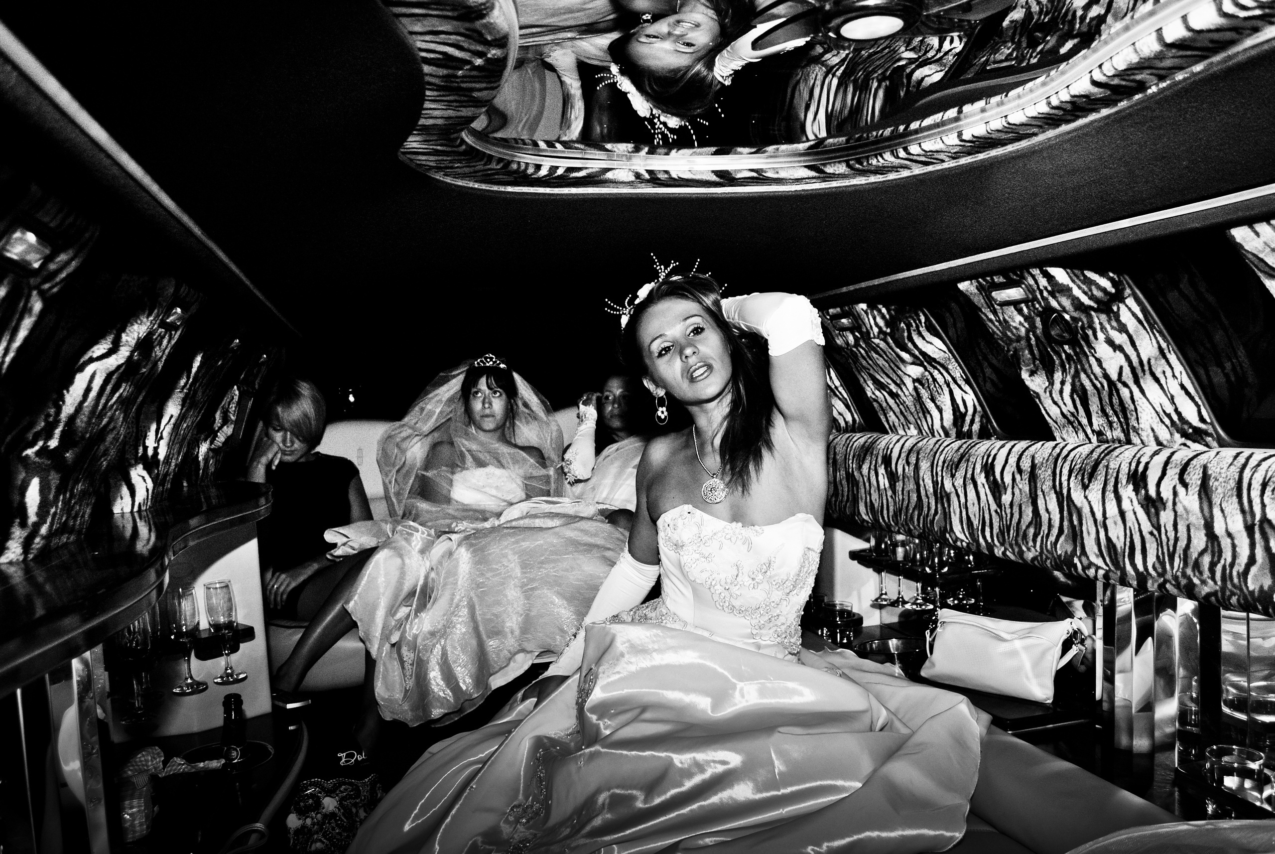 фотограф на свадьбу в Новороссийске, свадебный фотограф Новороссийск, семейный фотограф Новороссийск,  свадебная фотосессия в Новороссийске, фото невесты, фото жениха, фотомолодых, фотосессия в ЗАГСе Новороссийска, фотосессия церемонии, свадебная фотосессия на прогулке , фотопрогулка в Новороссийске, невеста, жених, букет невесты, платье невесты, гости на свадьбе, горько молодым