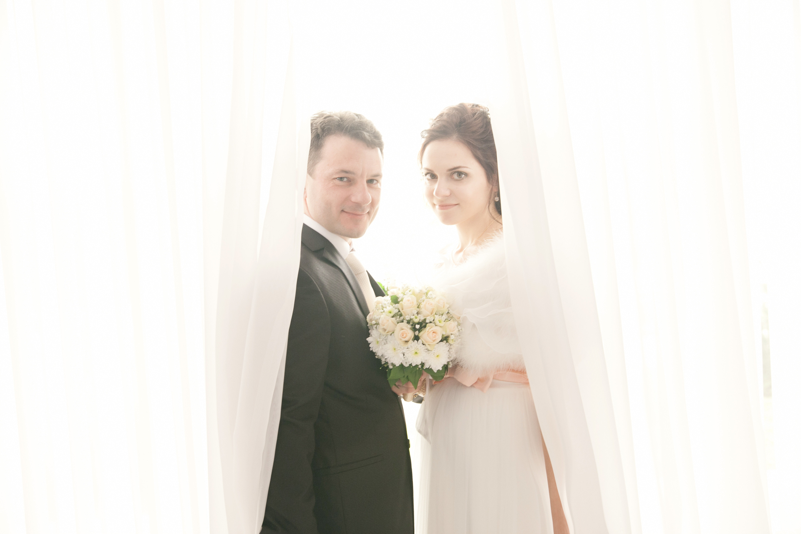 фотограф на свадьбу в Новороссийске, свадебный фотограф Новороссийск, семейный фотограф Новороссийск,  свадебная фотосессия в Новороссийске, фото невесты, фото жениха, фотомолодых, фотосессия в ЗАГСе Новороссийска, фотосессия церемонии, свадебная фотосессия на прогулке , фотопрогулка в Новороссийске, невеста, жених, букет невесты, платье невесты, гости на свадьбе, горько молодым