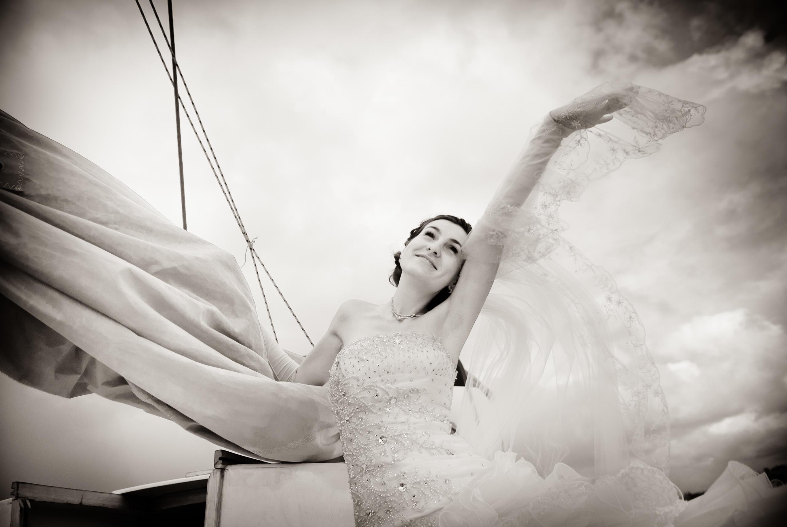 фотограф на свадьбу в Новороссийске, свадебный фотограф Новороссийск, семейный фотограф Новороссийск,  свадебная фотосессия в Новороссийске, фото невесты, фото жениха, фотомолодых, фотосессия в ЗАГСе Новороссийска, фотосессия церемонии, свадебная фотосессия на прогулке , фотопрогулка в Новороссийске, невеста, жених, букет невесты, платье невесты, гости на свадьбе, горько молодым