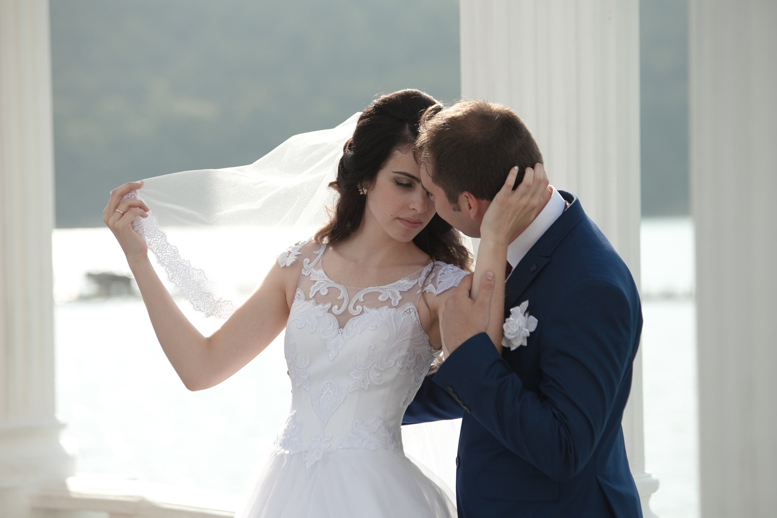 фотограф на свадьбу в Новороссийске, свадебный фотограф Новороссийск, семейный фотограф Новороссийск,  свадебная фотосессия в Новороссийске, фото невесты, фото жениха, фотомолодых, фотосессия в ЗАГСе Новороссийска, фотосессия церемонии, свадебная фотосессия на прогулке , фотопрогулка в Новороссийске, невеста, жених, букет невесты, платье невесты, гости на свадьбе, горько молодым