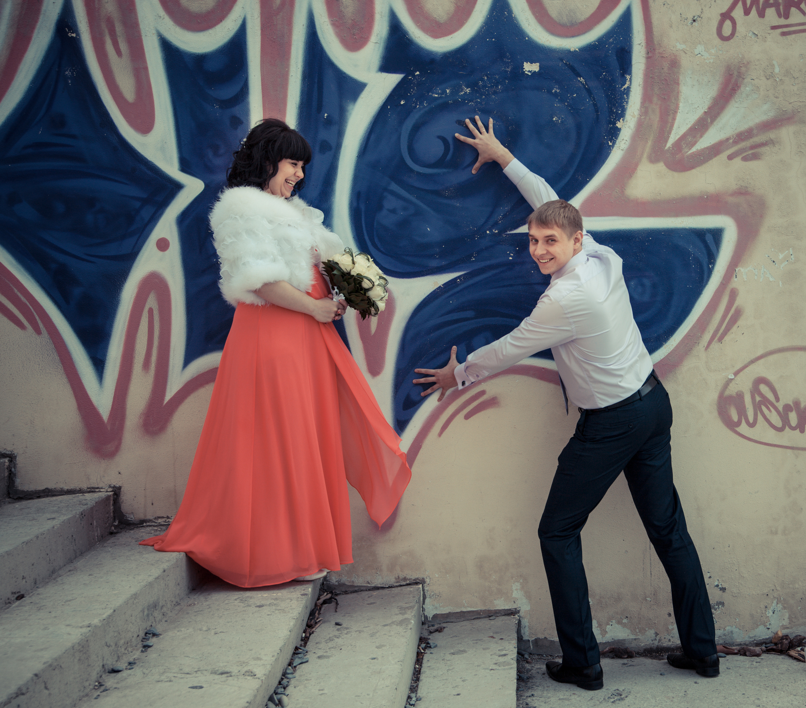 фотограф на свадьбу в Новороссийске, свадебный фотограф Новороссийск, семейный фотограф Новороссийск,  свадебная фотосессия в Новороссийске, фото невесты, фото жениха, фотомолодых, фотосессия в ЗАГСе Новороссийска, фотосессия церемонии, свадебная фотосессия на прогулке , фотопрогулка в Новороссийске, невеста, жених, букет невесты, платье невесты, гости на свадьбе, горько молодым