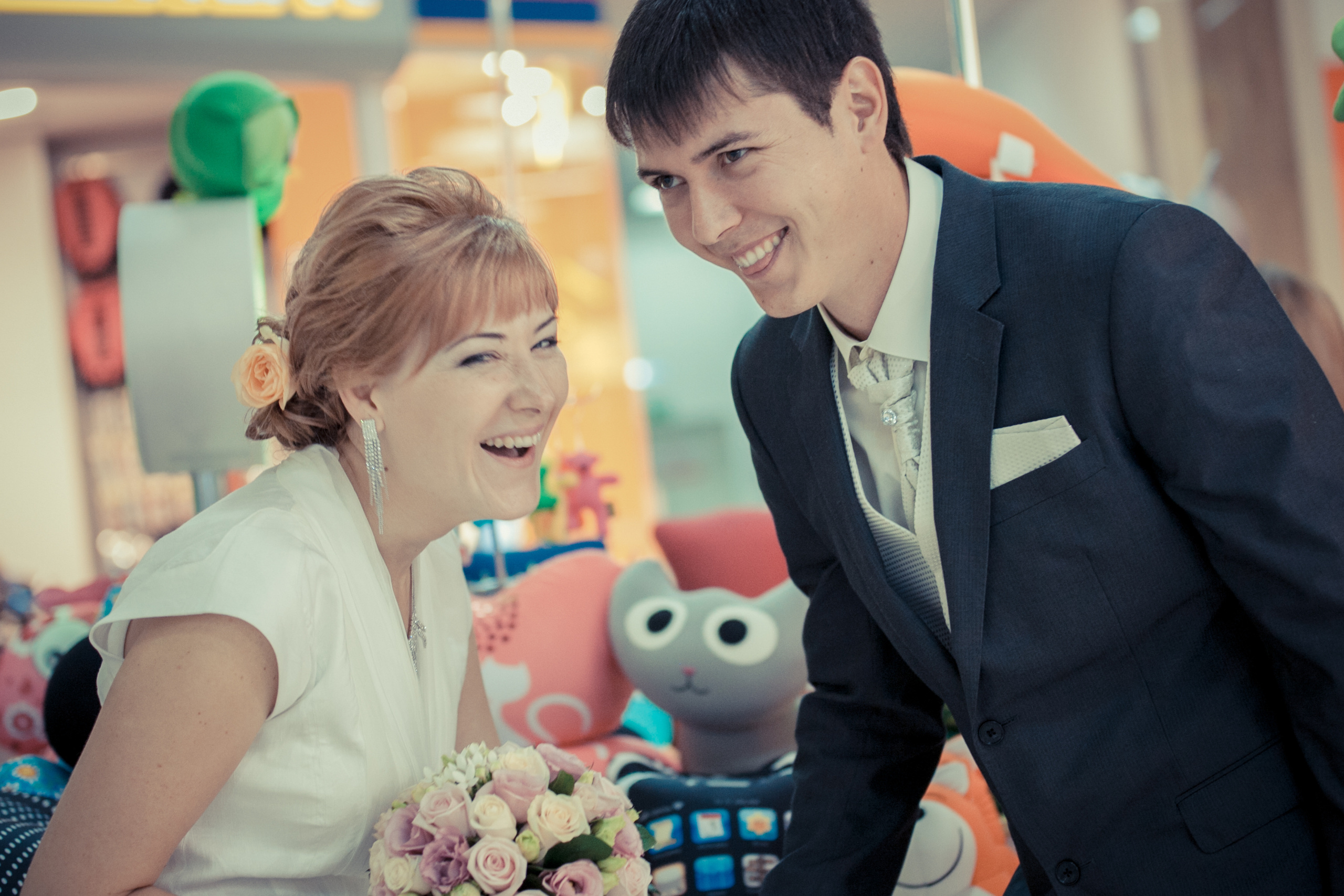 фотограф на свадьбу в Новороссийске, свадебный фотограф Новороссийск, семейный фотограф Новороссийск,  свадебная фотосессия в Новороссийске, фото невесты, фото жениха, фотомолодых, фотосессия в ЗАГСе Новороссийска, фотосессия церемонии, свадебная фотосессия на прогулке , фотопрогулка в Новороссийске, невеста, жених, букет невесты, платье невесты, гости на свадьбе, горько молодым