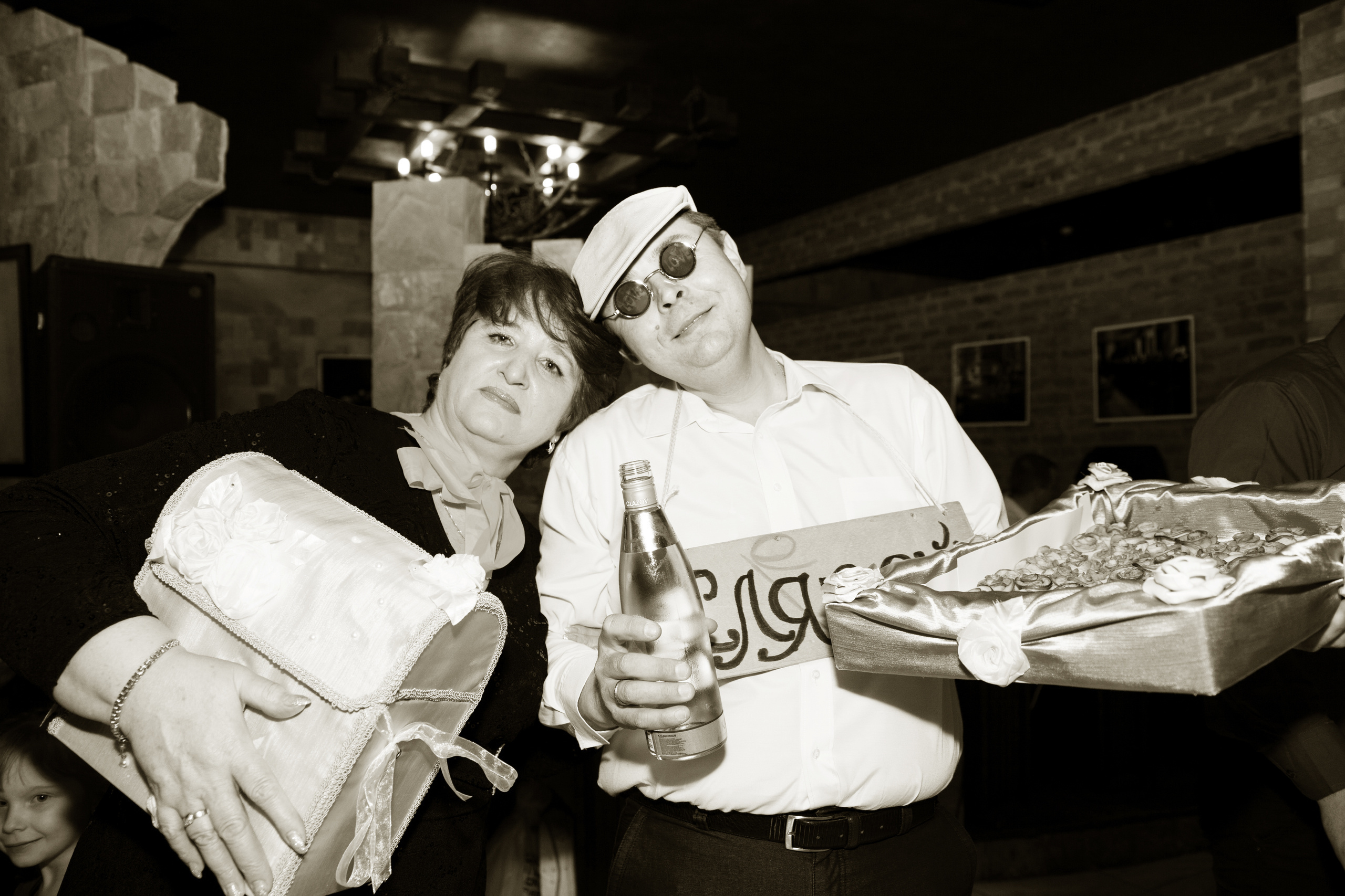 фотограф на свадьбу в Новороссийске, свадебный фотограф Новороссийск, семейный фотограф Новороссийск,  свадебная фотосессия в Новороссийске, фото невесты, фото жениха, фотомолодых, фотосессия в ЗАГСе Новороссийска, фотосессия церемонии, свадебная фотосессия на прогулке , фотопрогулка в Новороссийске, невеста, жених, букет невесты, платье невесты, гости на свадьбе, горько молодым