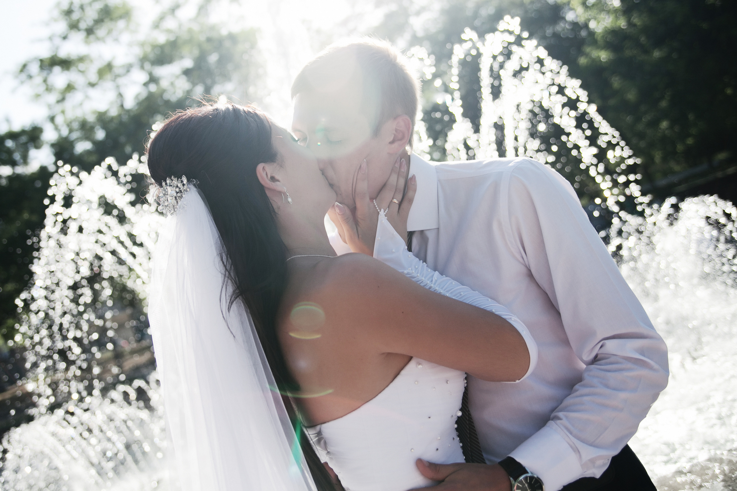 фотограф на свадьбу в Новороссийске, свадебный фотограф Новороссийск, семейный фотограф Новороссийск,  свадебная фотосессия в Новороссийске, фото невесты, фото жениха, фотомолодых, фотосессия в ЗАГСе Новороссийска, фотосессия церемонии, свадебная фотосессия на прогулке , фотопрогулка в Новороссийске, невеста, жених, букет невесты, платье невесты, гости на свадьбе, горько молодым