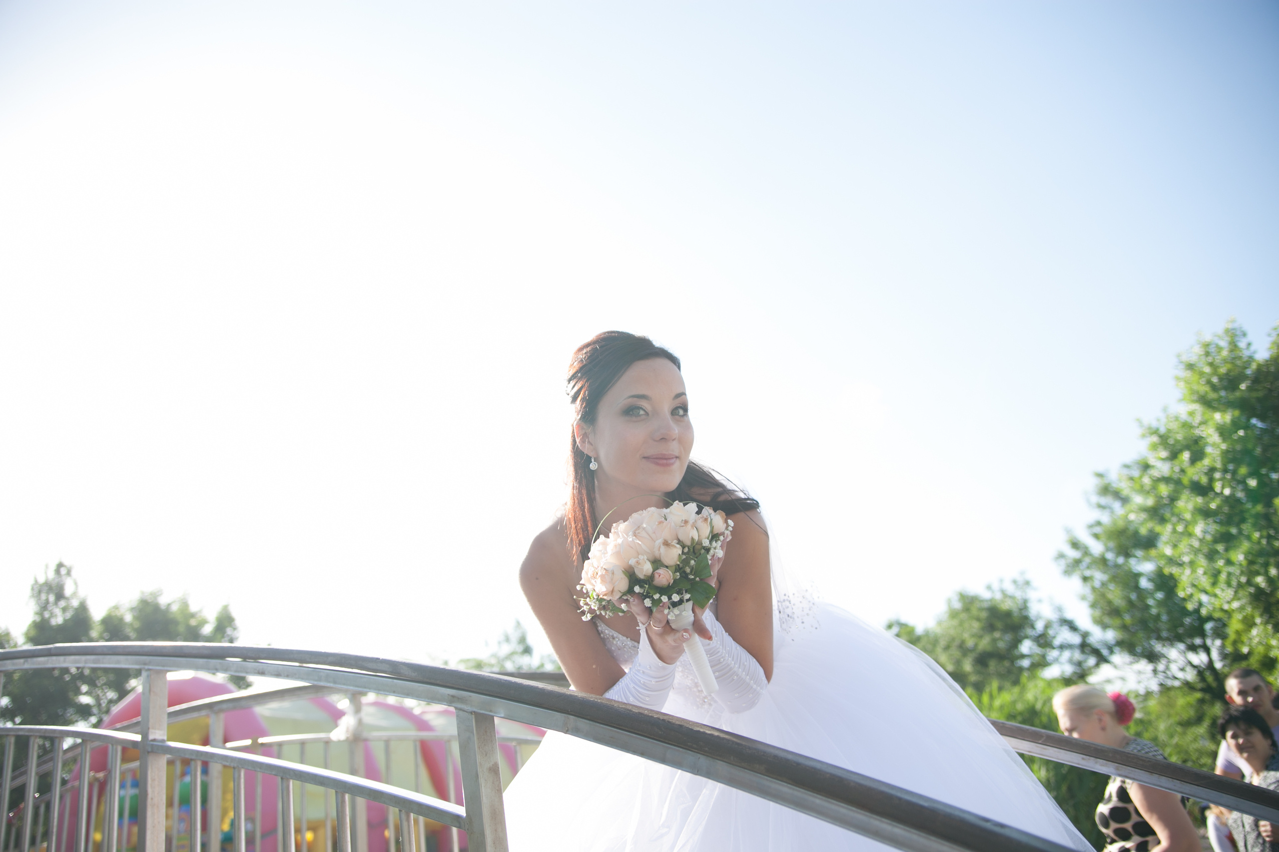 фотограф на свадьбу в Новороссийске, свадебный фотограф Новороссийск, семейный фотограф Новороссийск,  свадебная фотосессия в Новороссийске, фото невесты, фото жениха, фотомолодых, фотосессия в ЗАГСе Новороссийска, фотосессия церемонии, свадебная фотосессия на прогулке , фотопрогулка в Новороссийске, невеста, жених, букет невесты, платье невесты, гости на свадьбе, горько молодым