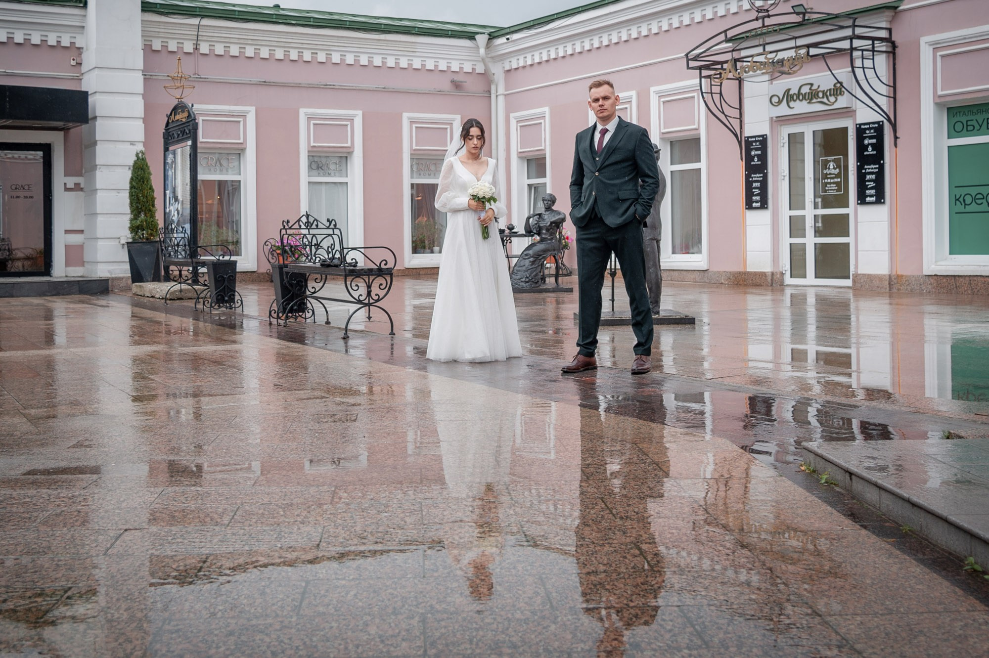 Константин и Альвина прогулка. Свадебный и портретный фотограф в Омске Матвей Краузе