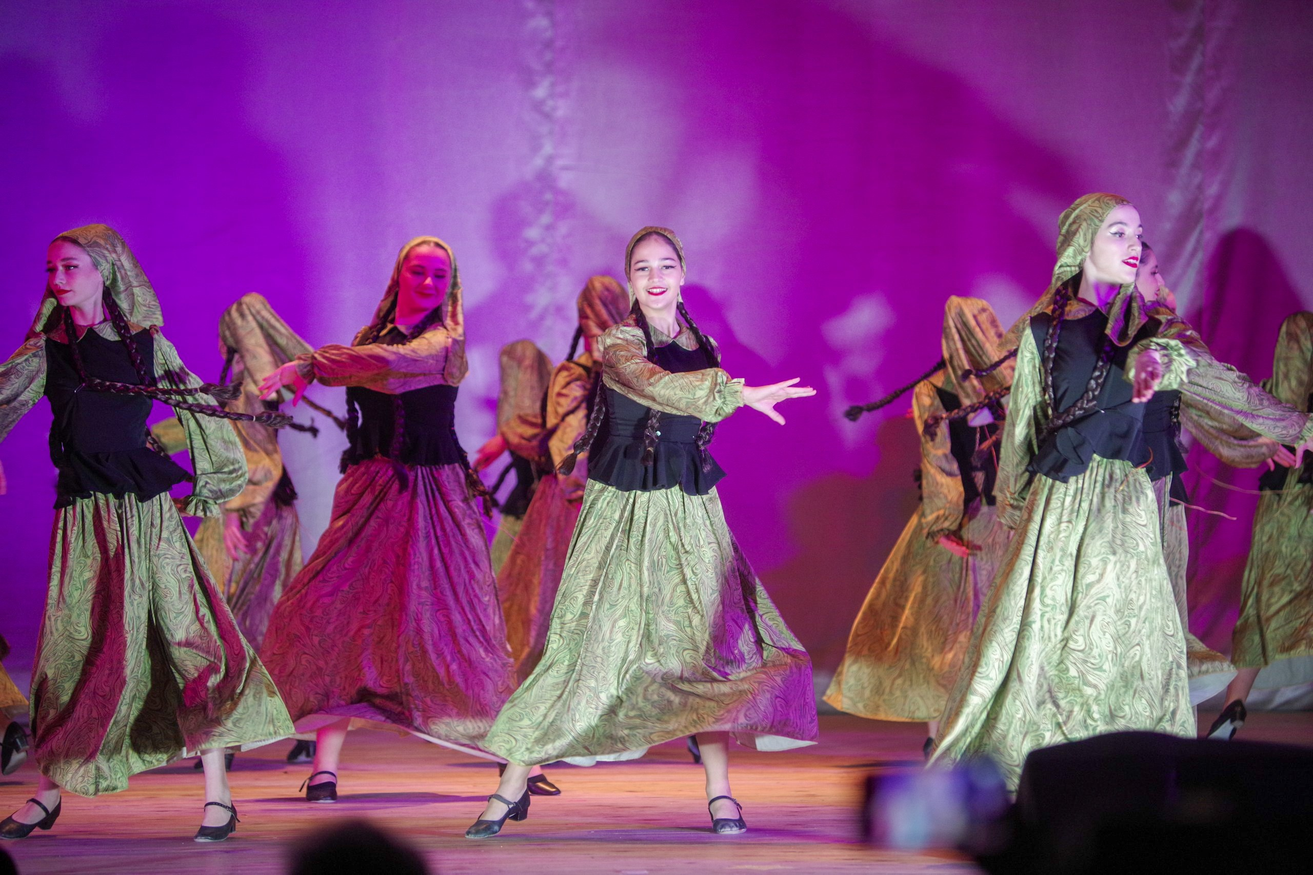 Грузинский танец. Портретный фотограф Денис Милютин