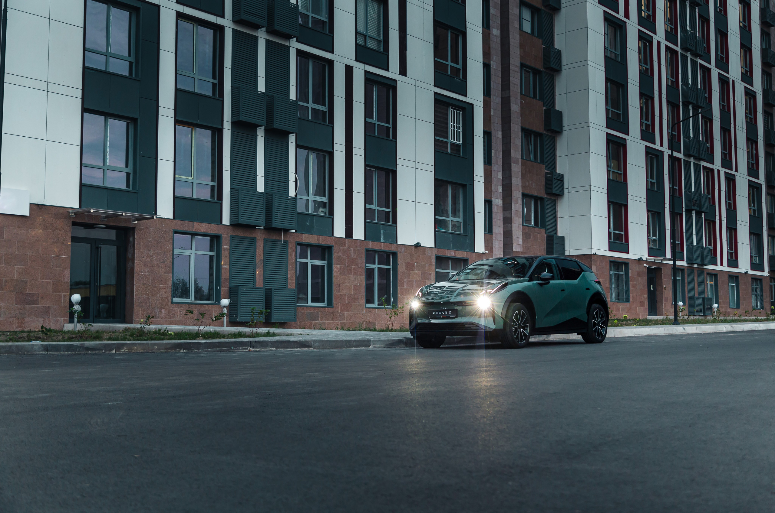 ZEEKR X. Рекламный и портретный фотограф в Алматы — Серекпаев Танирхан