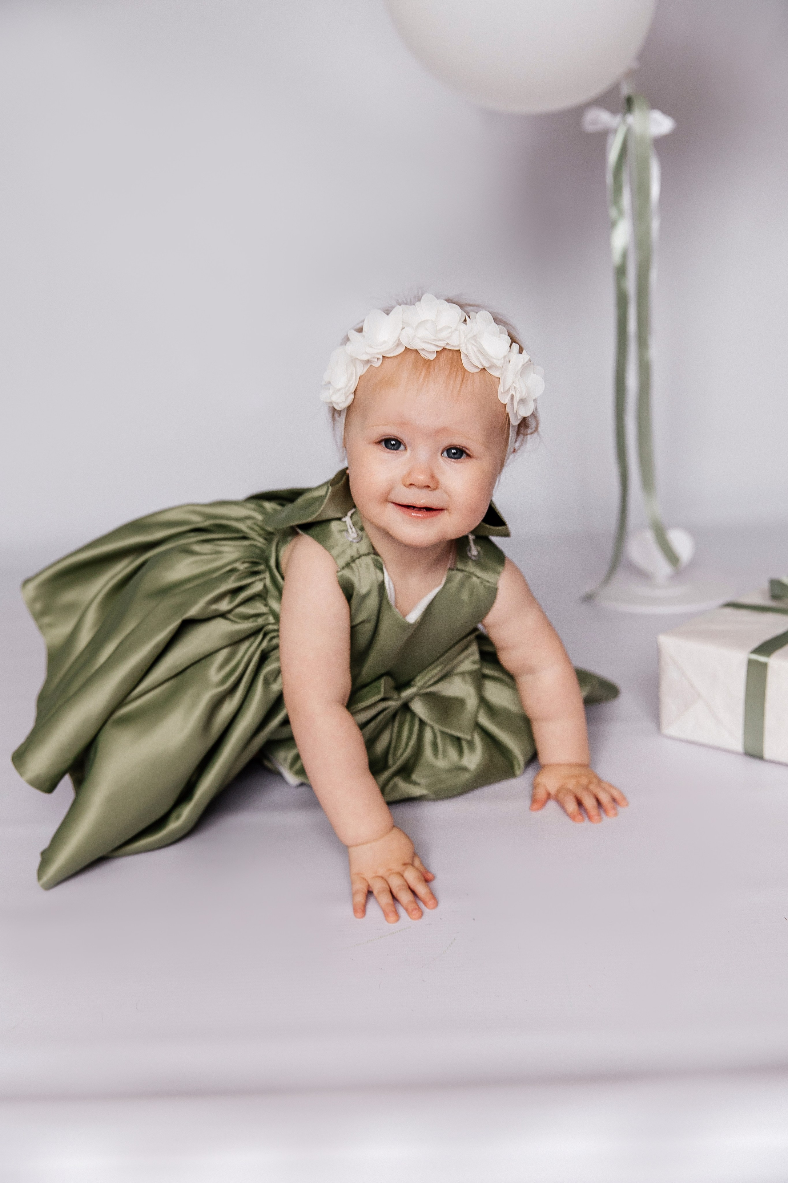 Минимализм (единичка, буквы-кубики, отдельный реквизит на фоне). Детский фотограф, выпускные альбомы в Нижнем Новгороде Бодягина Мария