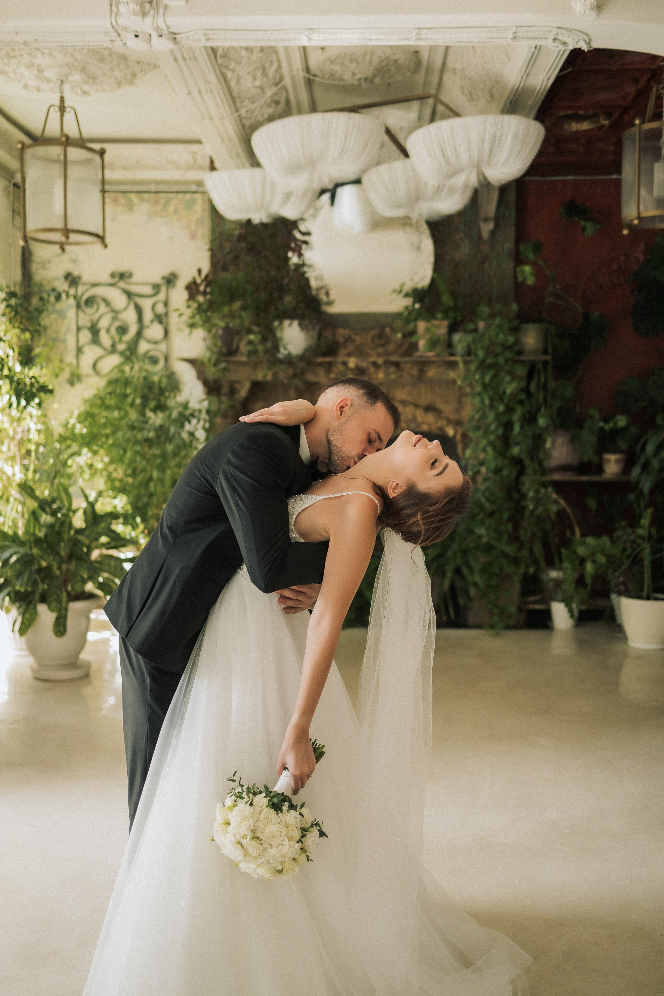 Свадебная прогулка Екатерины и Евгения. Свадебная фотография. Арина Рубах