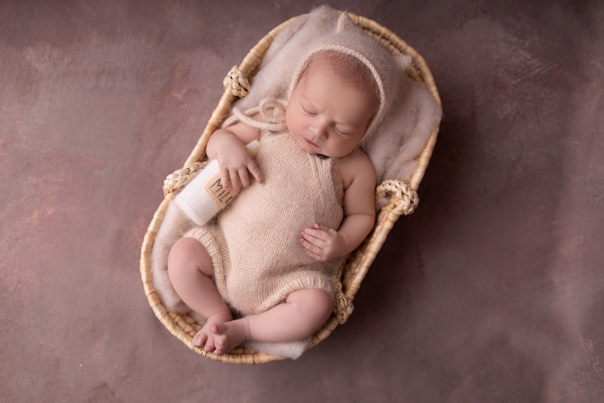 Классическая фотосессия малыша. Фотограф новорожденных малышей в Омске и Омской области Эльвира Камаева