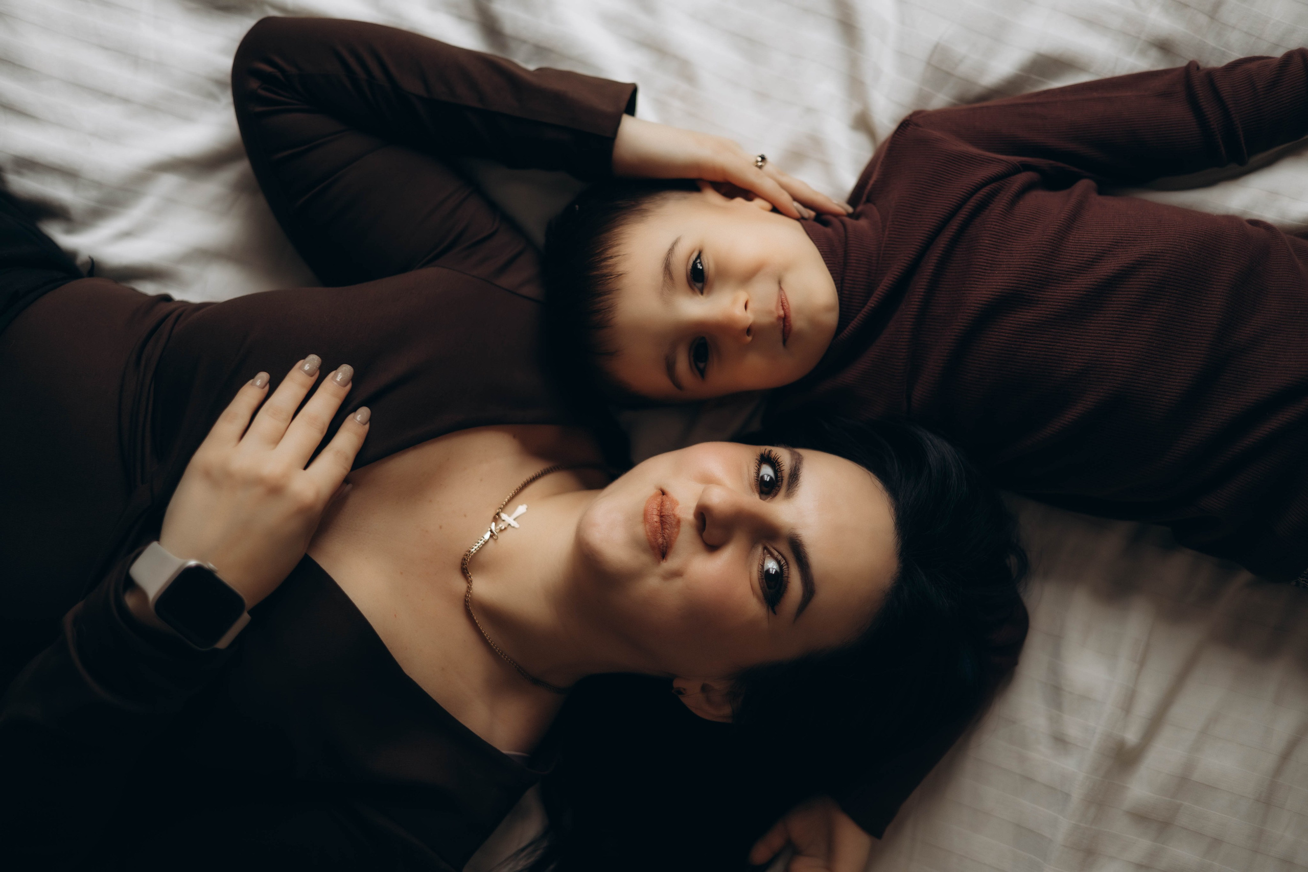 Ложись в снег и закрой лапой нос. Семейный фотограф Донецк