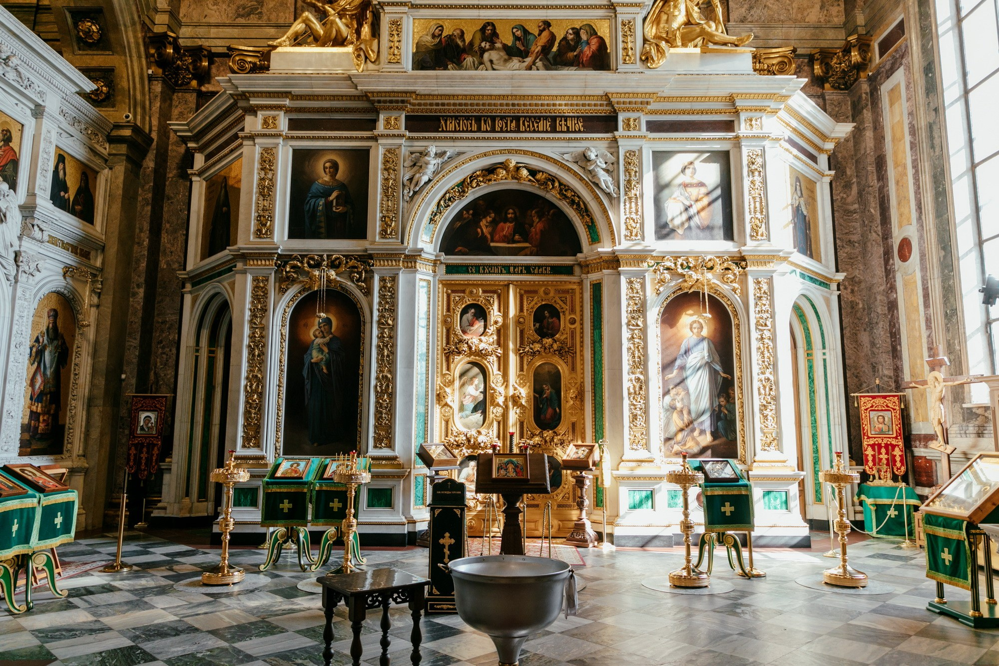 Крещение ребенка в Исаакиевском соборе СПб. Фотограф крещение венчание в Петербурге! Помогает подобрать храм и посоветовал душевного батюшку в СПб