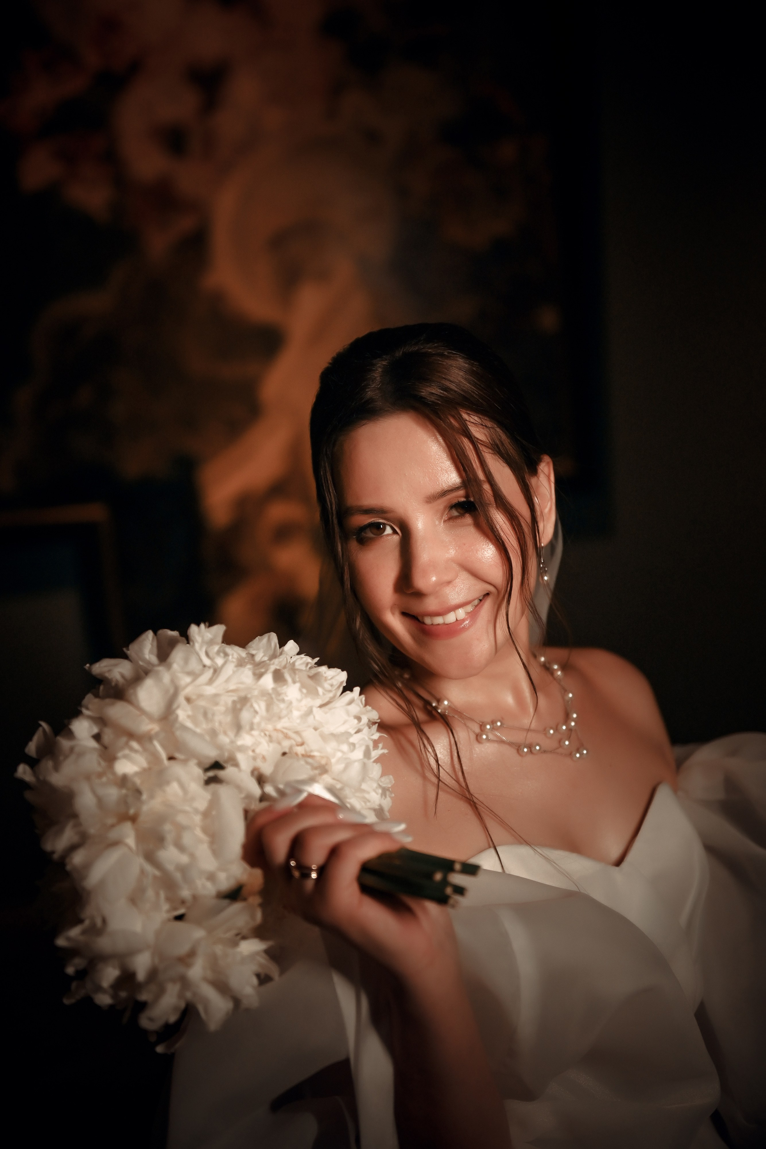 Небольшая свадебная серия в музее и прогулкой под дождем Эльмиры и Ризата. Свадебный, семейный, детский, контент фотограф в Омске Максим Ильин