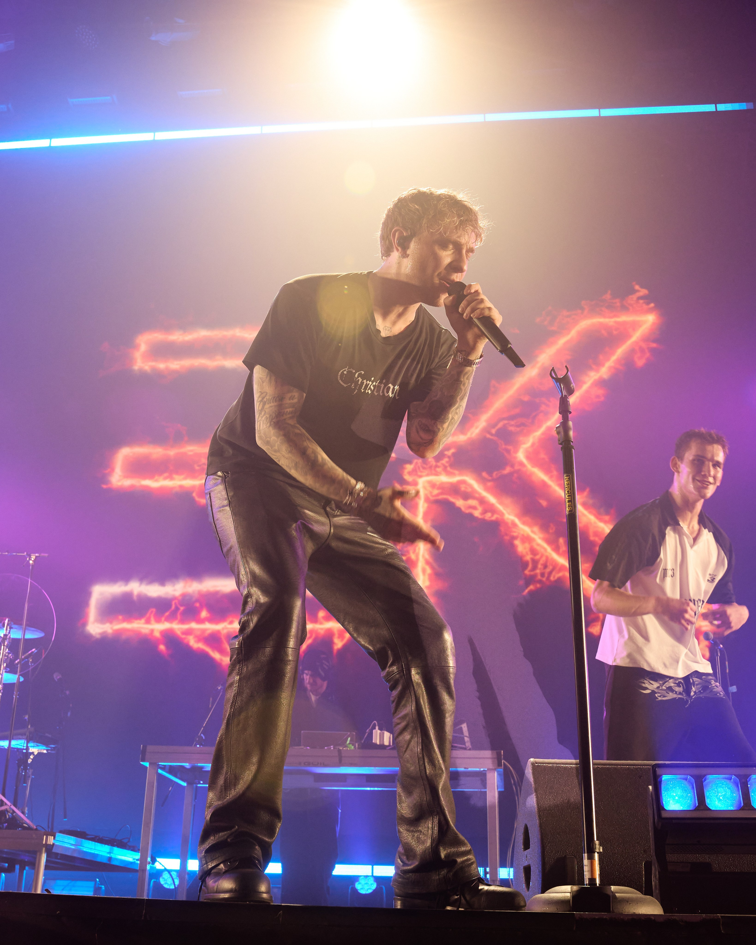 Egor Kreed. Святослав Лебедев | Рекламный фотограф — Коммерческая съемка, Арт-дирекшн, AI-интеграция