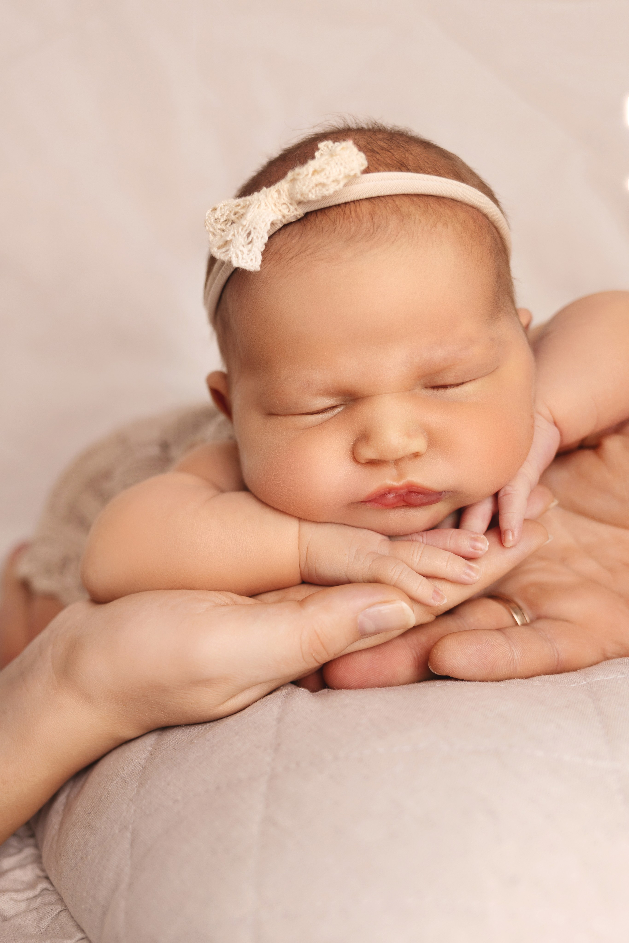 Newborn съемка в стиле Лайф. Фотограф новорожденных малышей в Омске и Омской области Эльвира Камаева