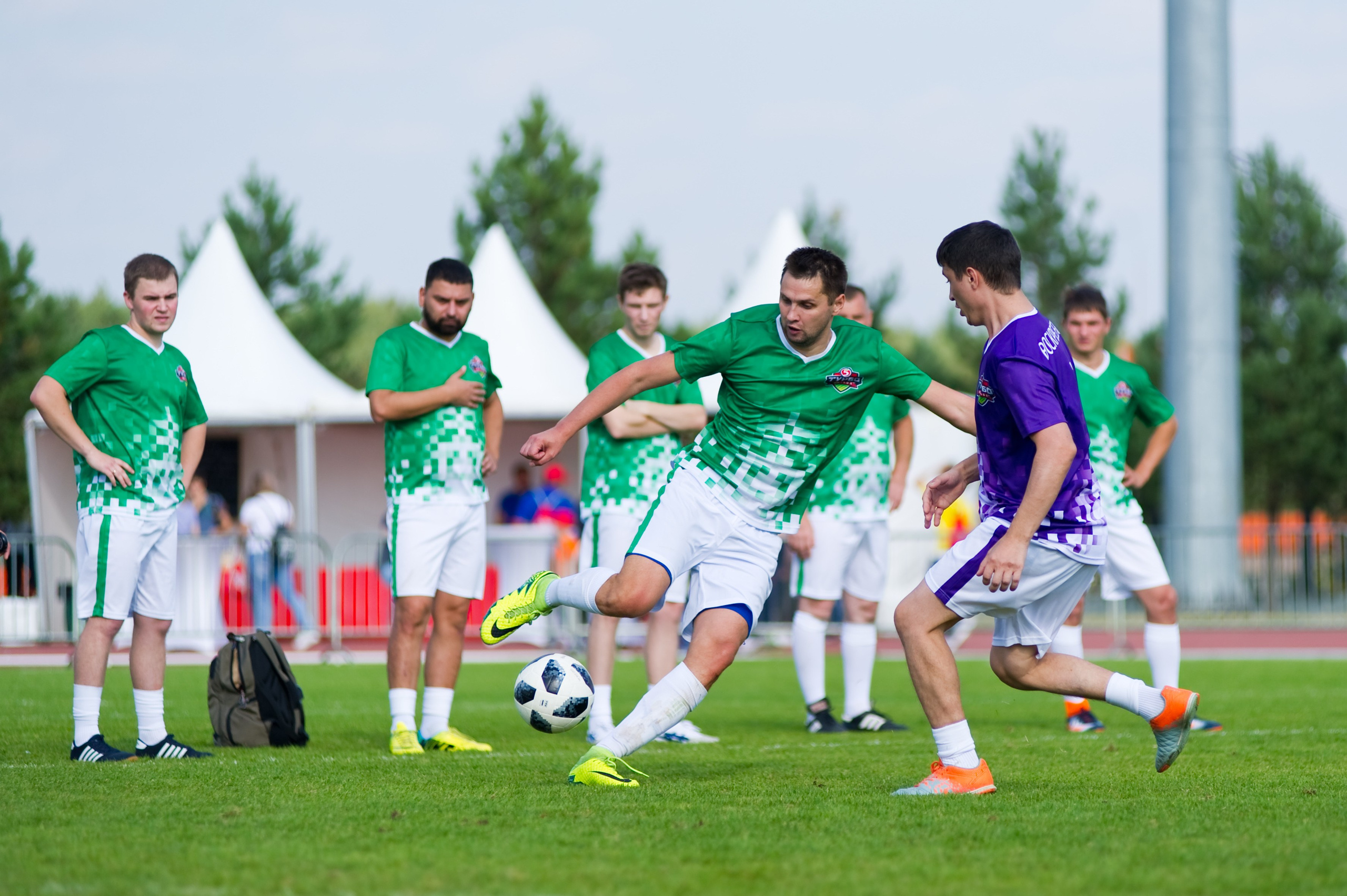 Турбофутбол (корпоративное соревнование «Пятерочки»). Репортажный фотограф и видеограф Слава Думчев. Тимбилдинги, отчетники, корпоративы
