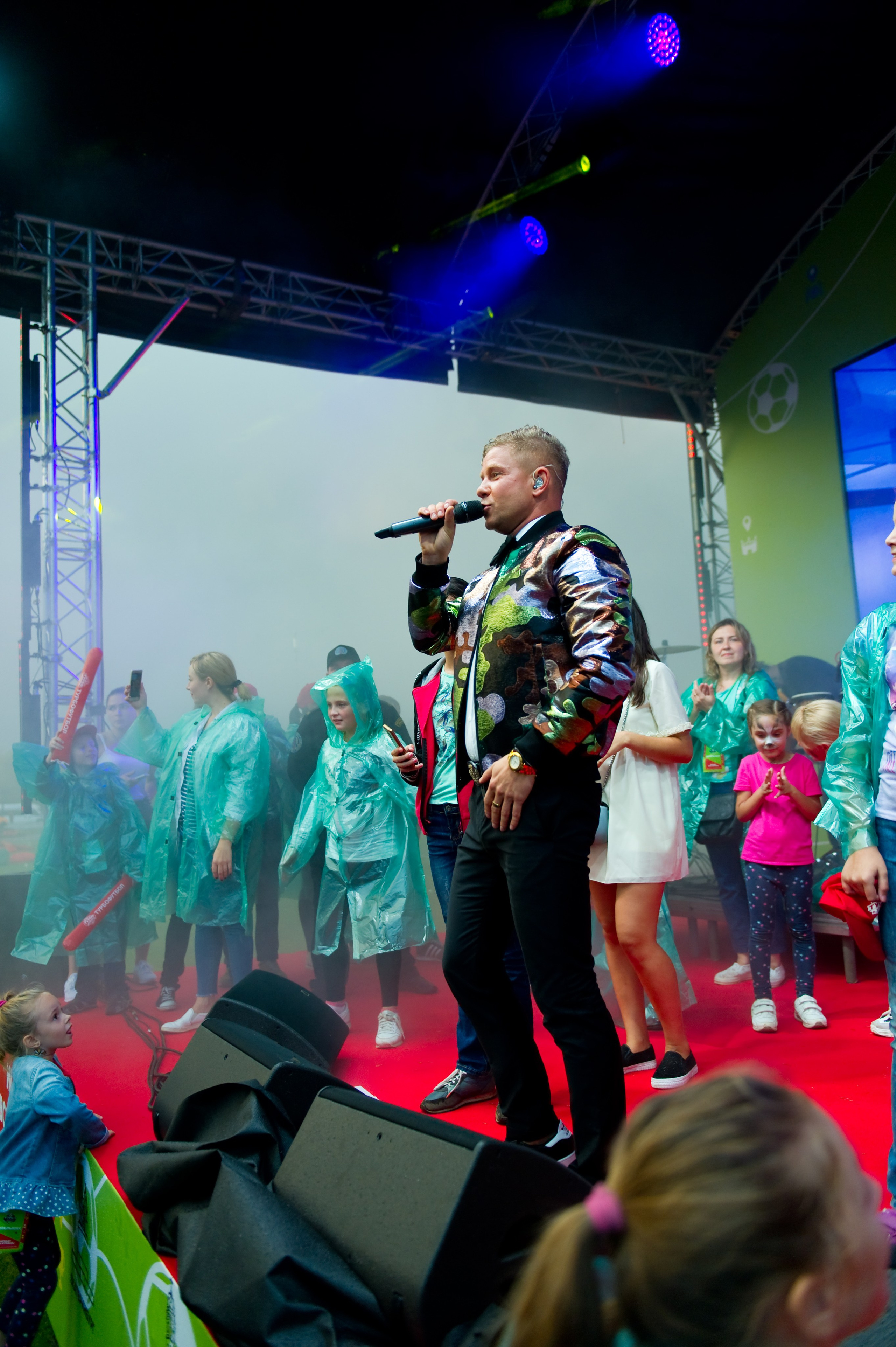 Турбофутбол (корпоративное соревнование «Пятерочки»). Репортажный фотограф и видеограф Слава Думчев. Тимбилдинги, отчетники, корпоративы