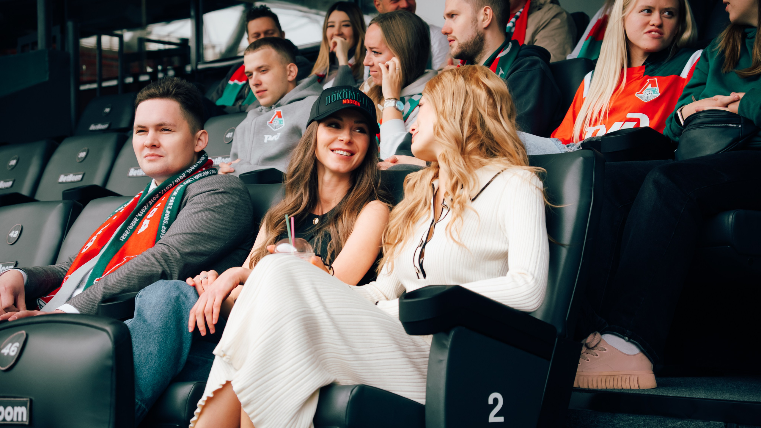 Pubblicità. Fotografo a Mosca con un’atmosfera notturna di foto