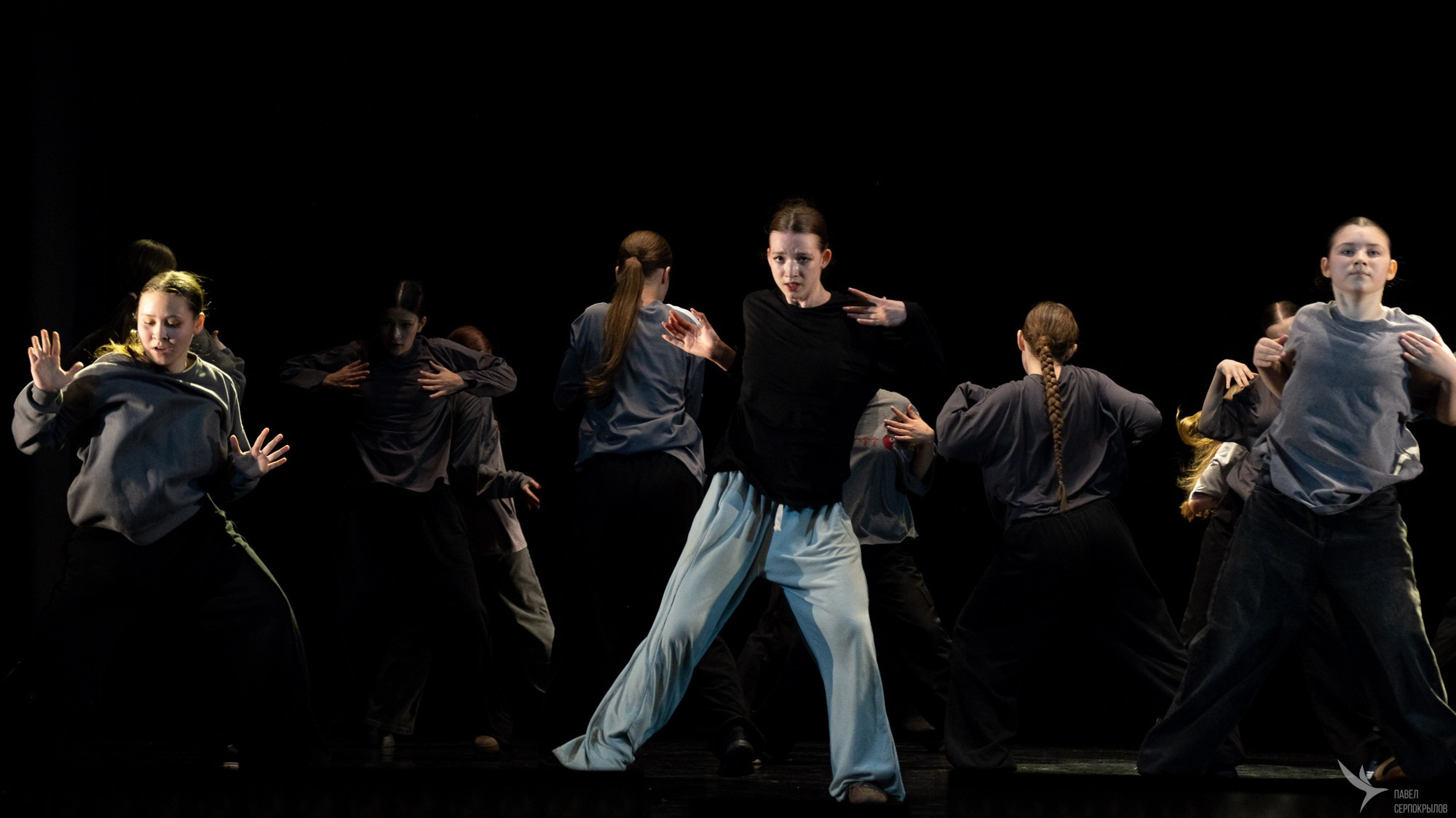 Концерт народного хореографического коллектива «Виктория». Репортажный фотограф в Казани Павел Серпокрылов