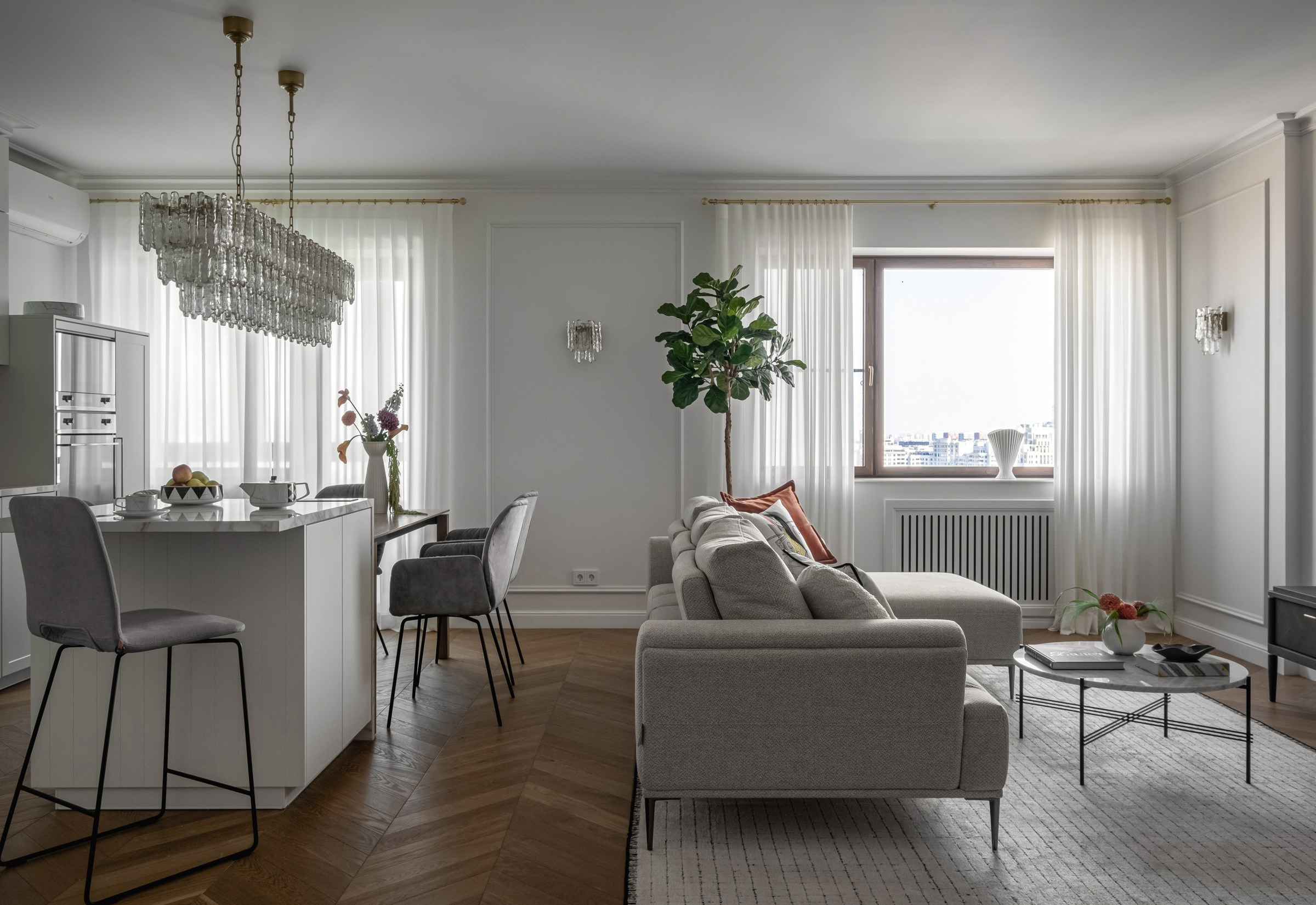 Дизайн интерьера кухни-гостиной, дизайн проект кухни с островом, кухня с островом, дизайн проект квартиры, квартира 100 кв.м, дизайн проект в Москве, квартира в стиле неоклассика, неоклассический интерьер, белоснежная кухня-гостиная, белоснежная квартира, интерьер квартиры в Москве, дизайнер Диана Миронова