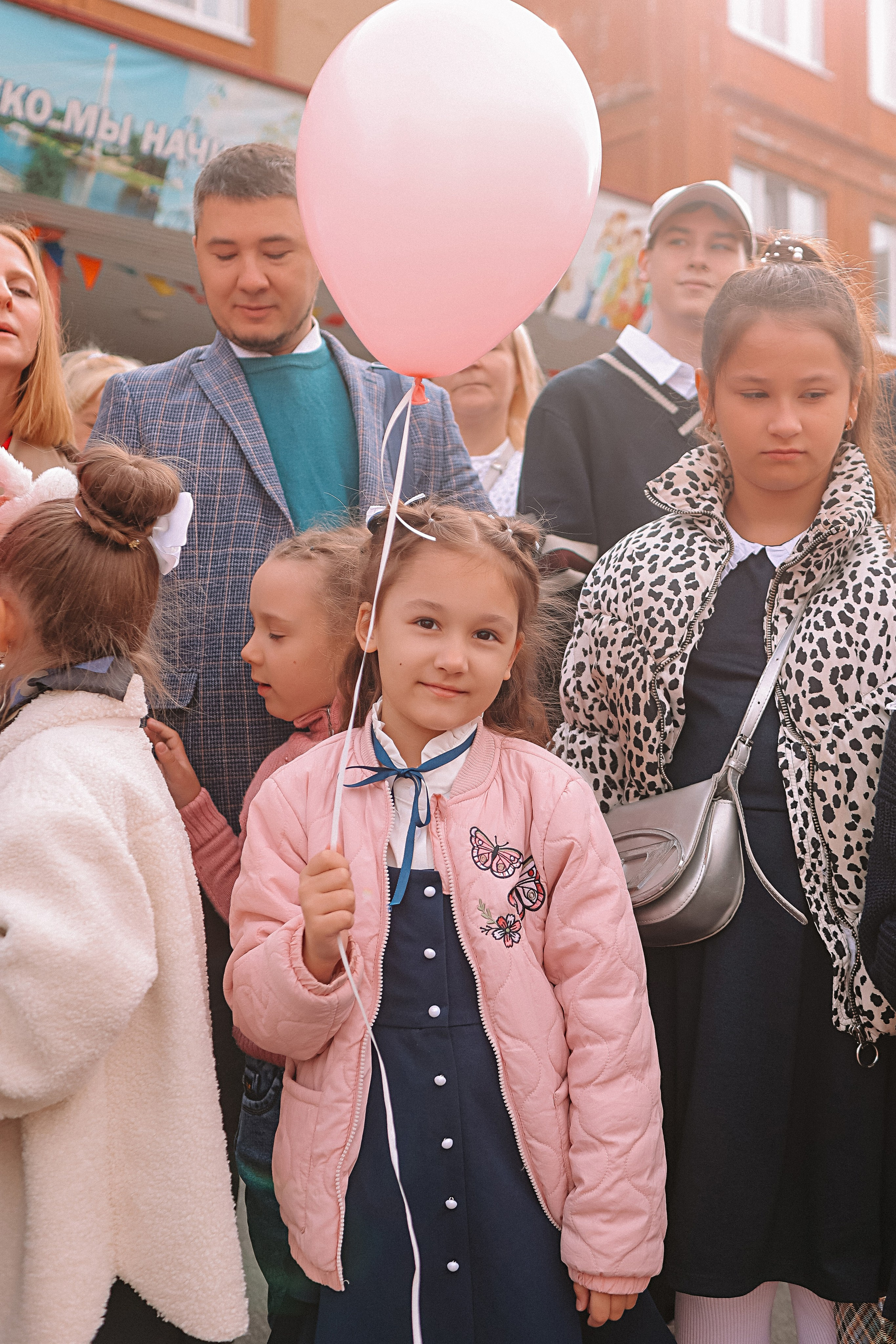 1 сентября линейка+кл час+портреты. Семейный фотограф Тюмень, фотограф на роды Салмина Мария