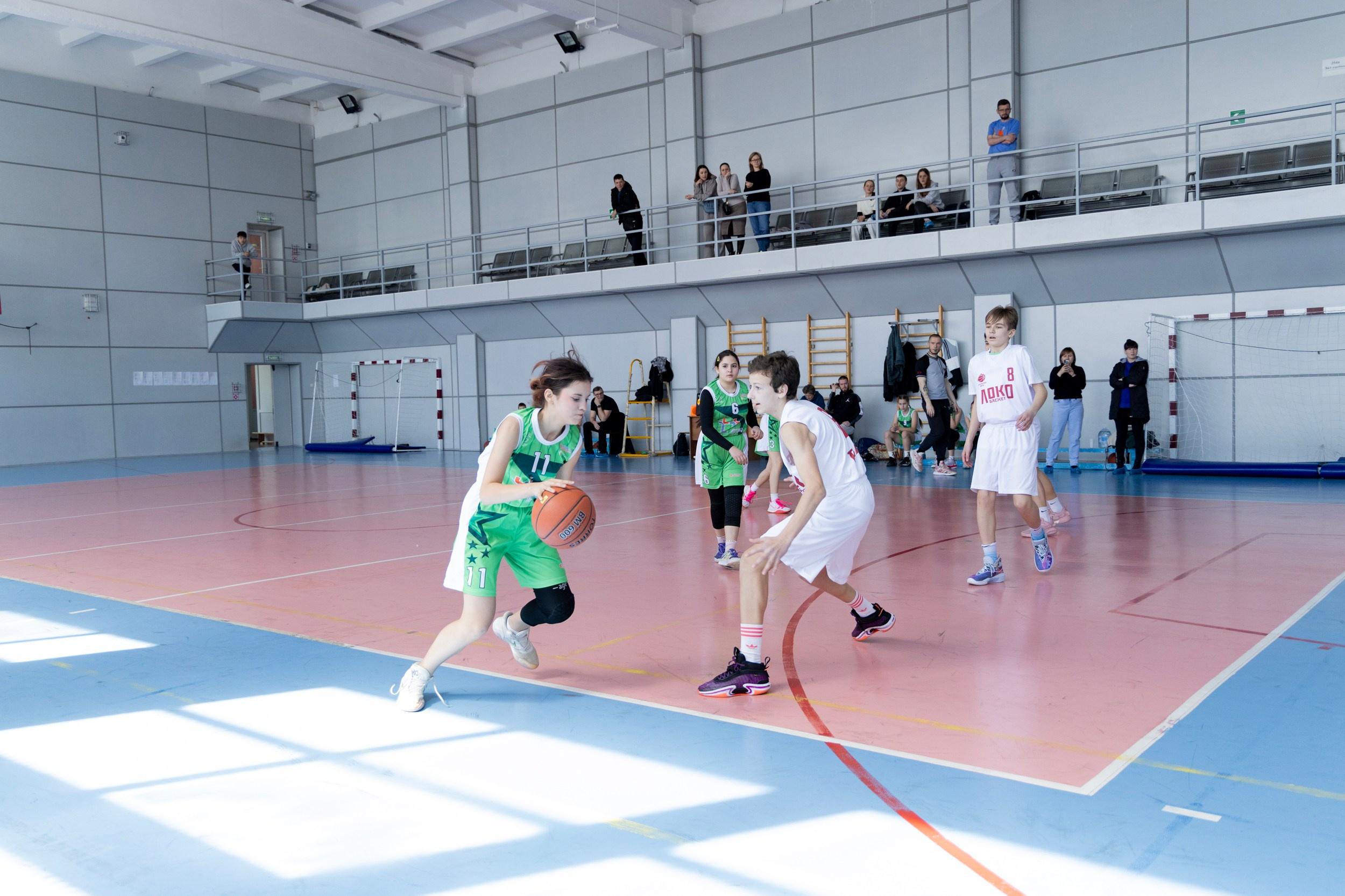 Соревнования по баскетболу среди школьников. Репортажный и портретный фотограф в Владивостоке