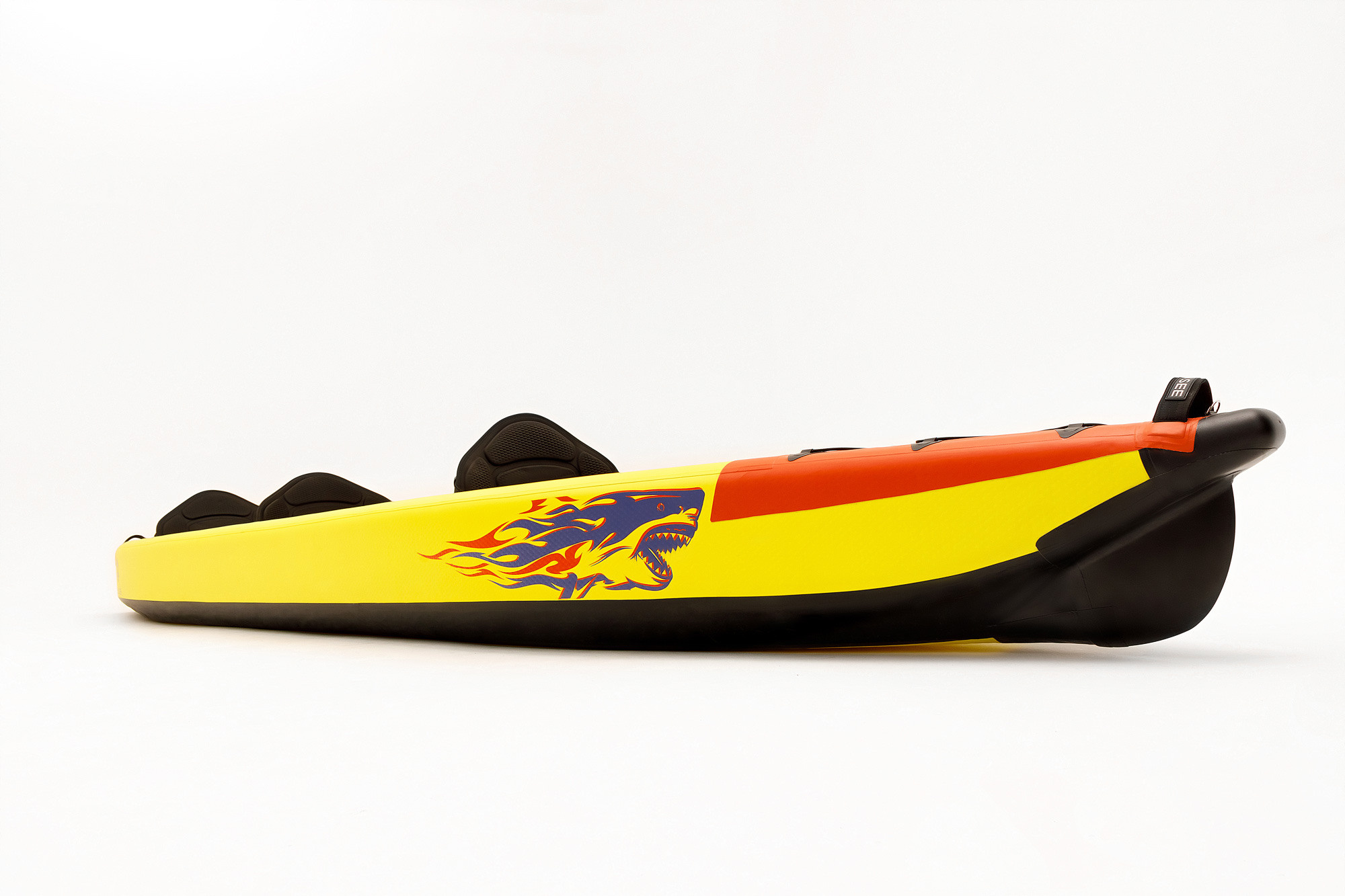 предметная фотосъемка надувного каяка для маркетплейсов