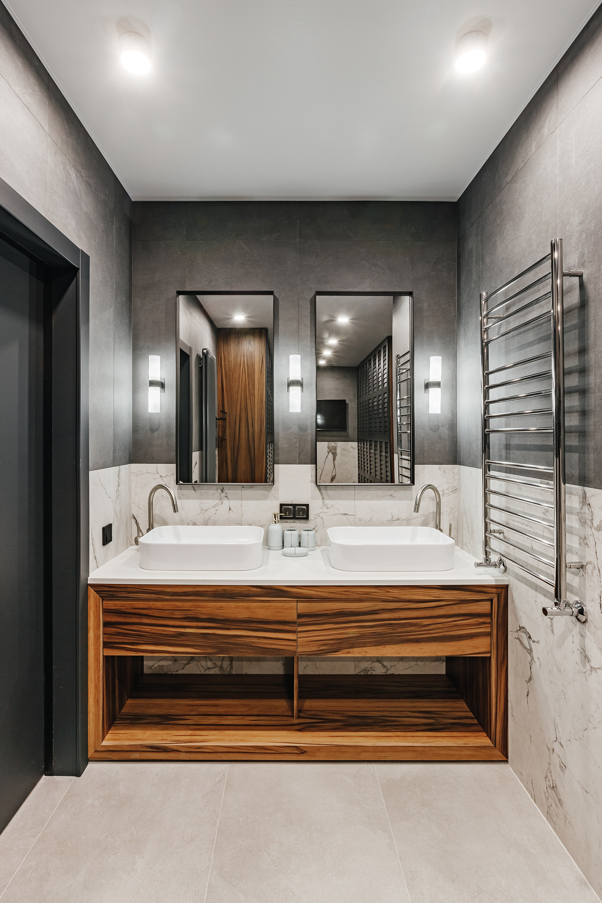 интерьер туалетной комнаты в загородном доме