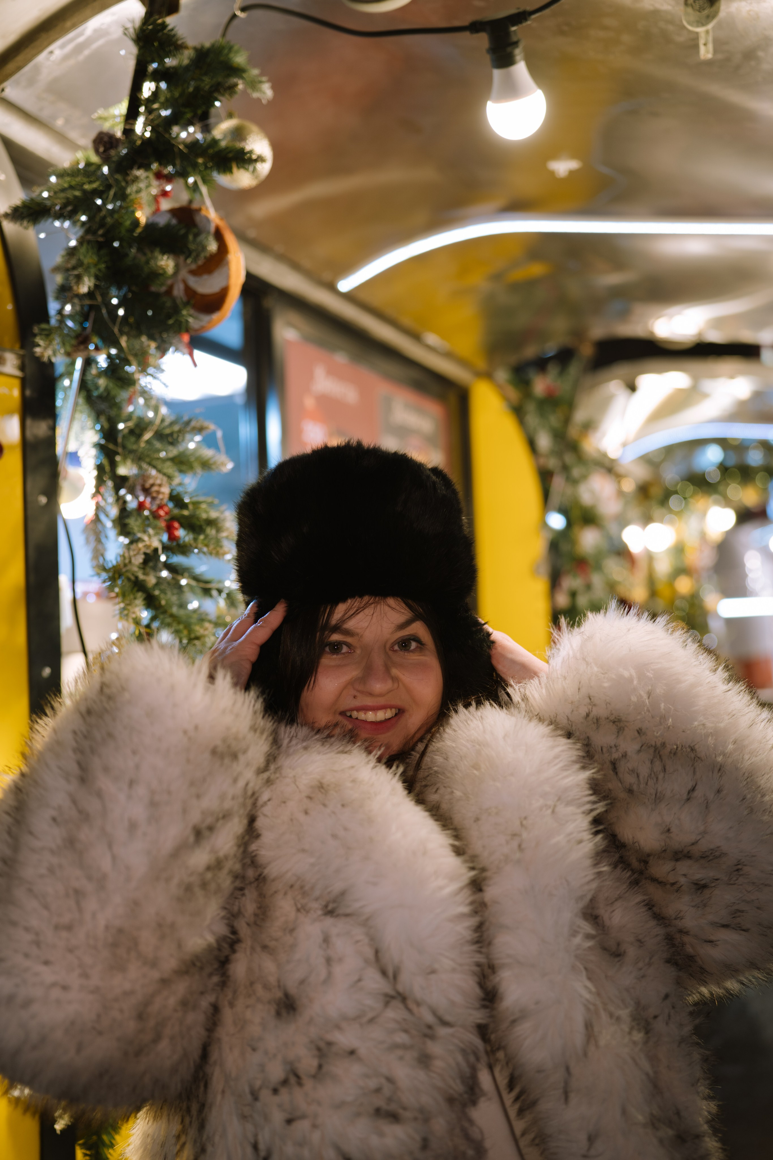 ПРОГУЛКА НА МАНЕЖНОЙ ПЛОЩАДИ ДЛЯ ДЕВУШКИ ПЕРЕД НОВЫМ ГОДОМ (НОВОГОДНЯЯ ФОТОСЕССИИЯ НА МАНЕЖНОЙ ПЛОЩАДИ). Профессиональный фотограф, Санкт-Петербург — Виктория Богомолова