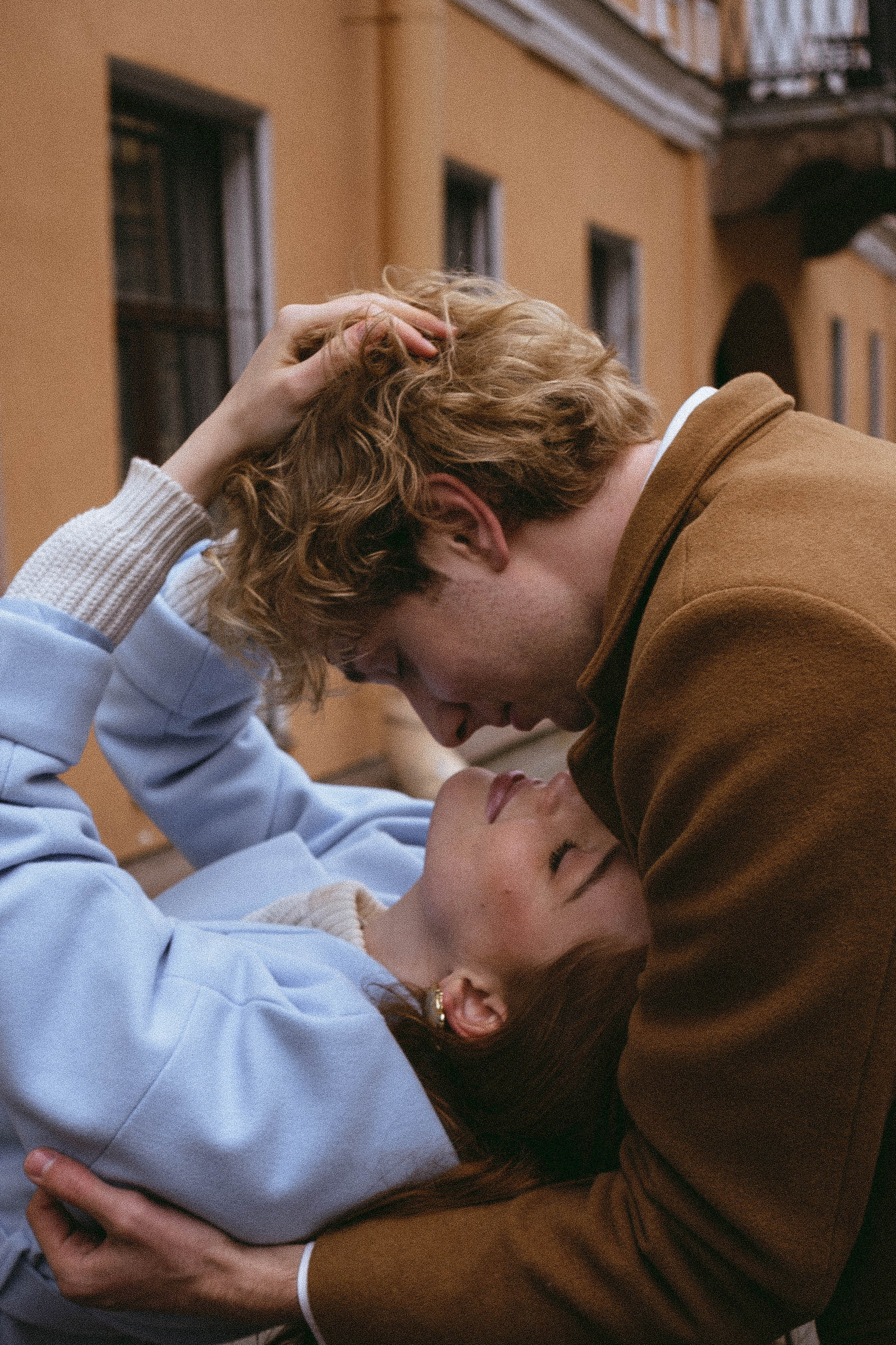 СВАДЕБНАЯ СЬЕМКА В ОТЕЛЕ. СБОРЫ ЖЕНИХА И НЕВЕСТЫ И ТАКЖЕ ТОР И ПОДГОТОВКА К ПРОГУЛКЕ И ПРОГУЛКА ПО ПЕТРОГРАДКЕ. Профессиональный фотограф, Санкт-Петербург — Виктория Богомолова