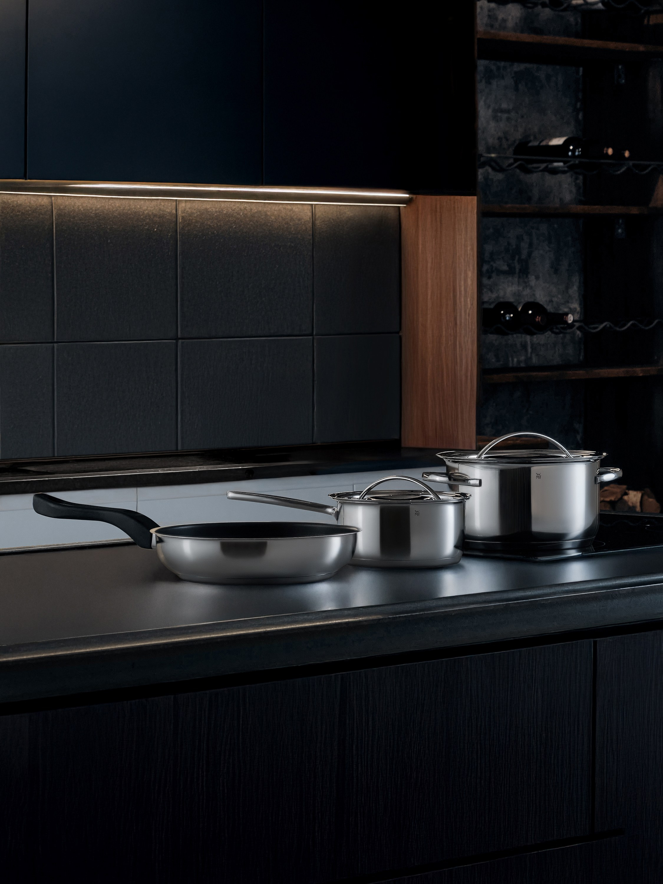 Кастрюли и сковородки. Предметный фотограф, инфографика и видео в Санкт-Петербурге