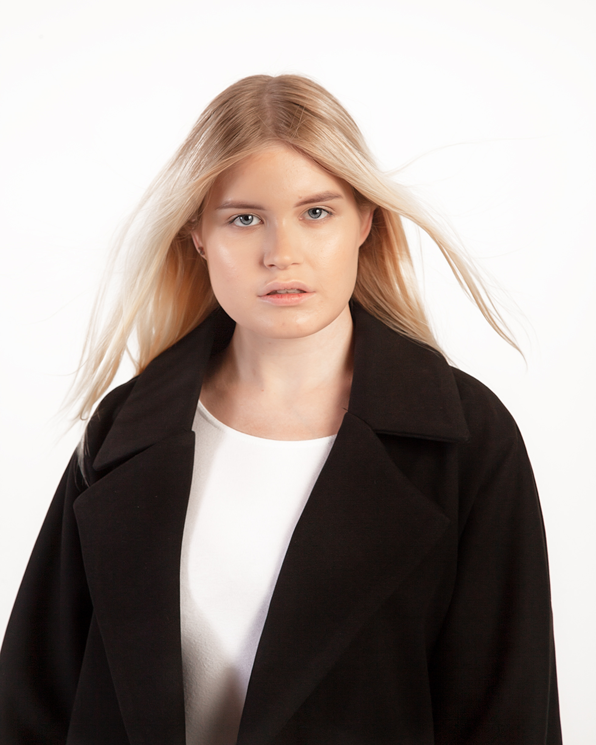 Пальто. Фотограф Екатеринбург. Фотосессии для маркеплейсов