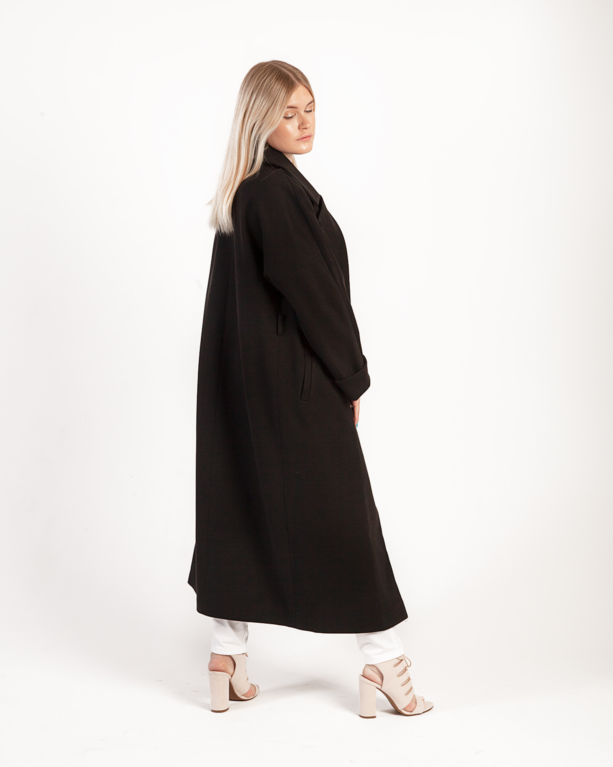 Пальто. Фотограф Екатеринбург. Фотосессии для маркеплейсов