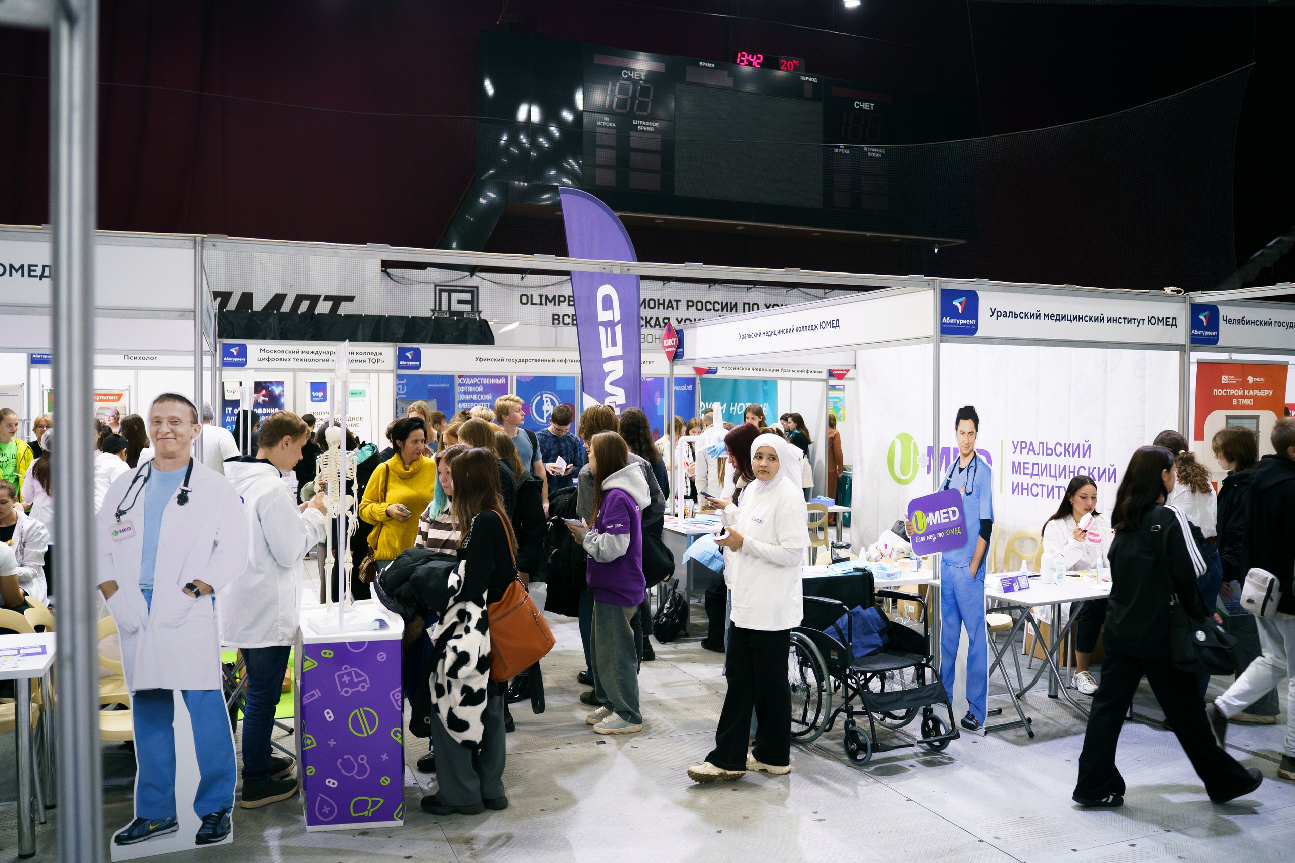 Выставка Абитуриент. Видеограф и Фотограф в Челябинске Ксения и Владимир Рюмины