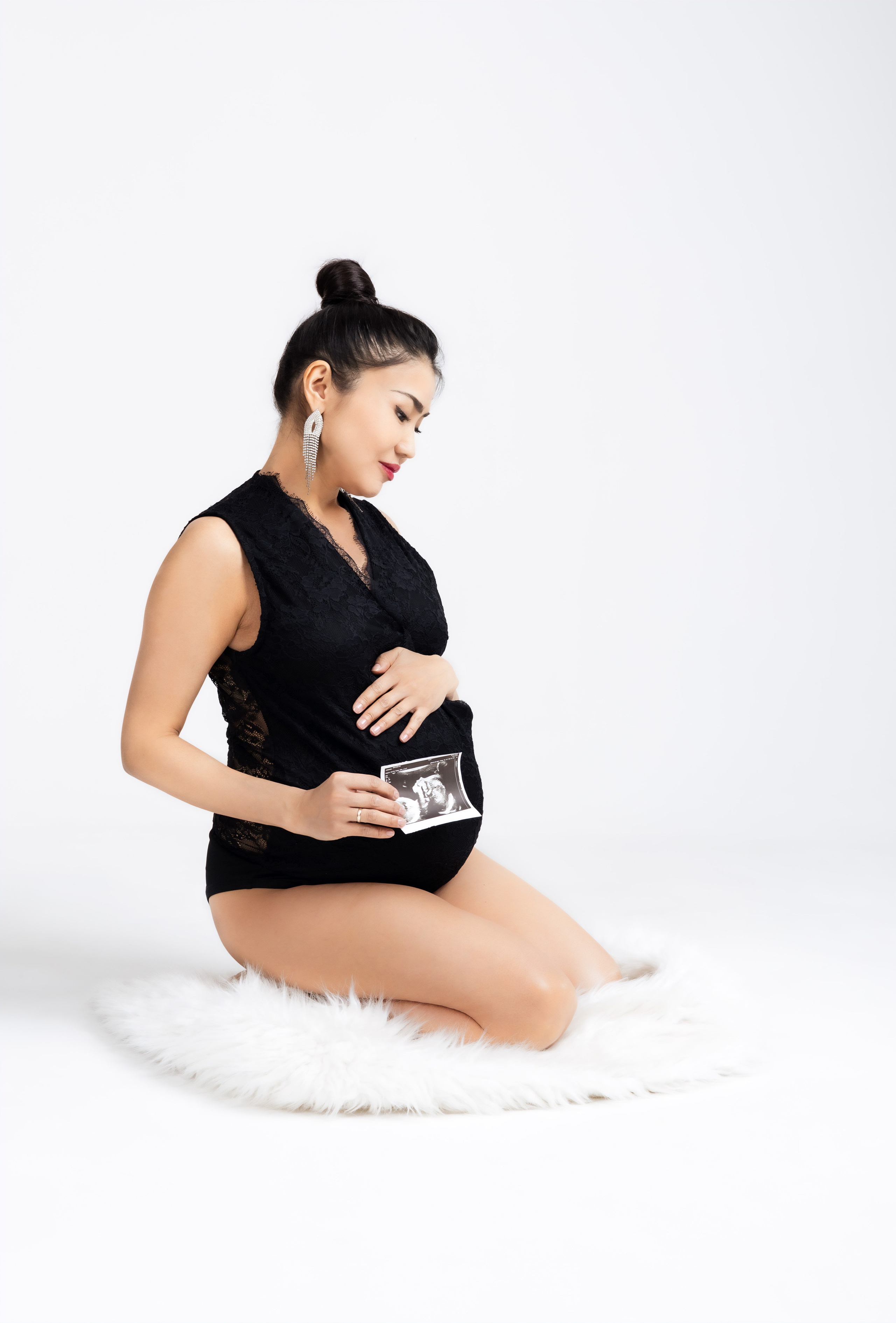 Фотосессия беременности в Алматы — maternity съёмка для будущих мам. Фотограф Алматы