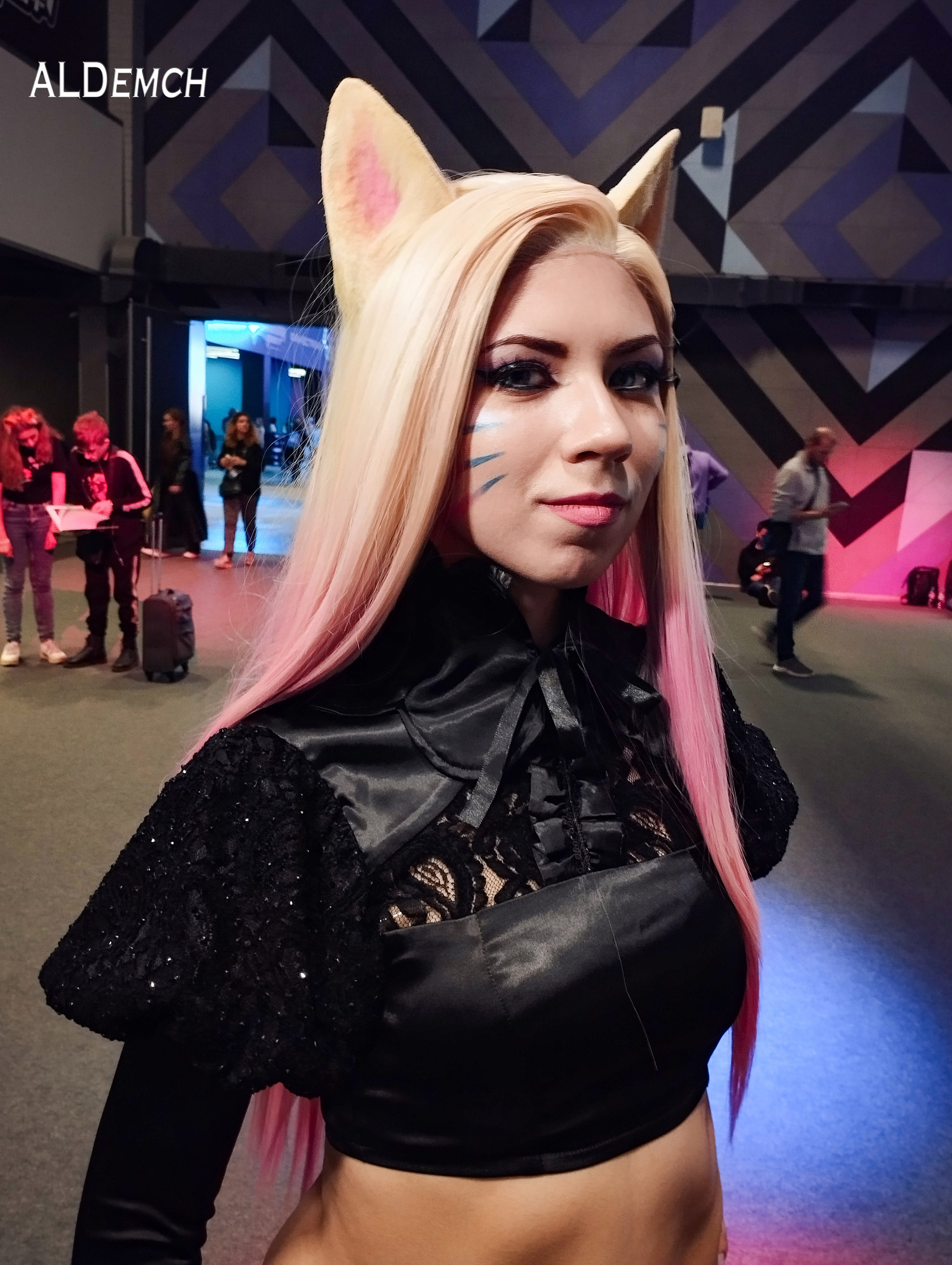 Аниме картинки персонажей и косплей фото в России Москве