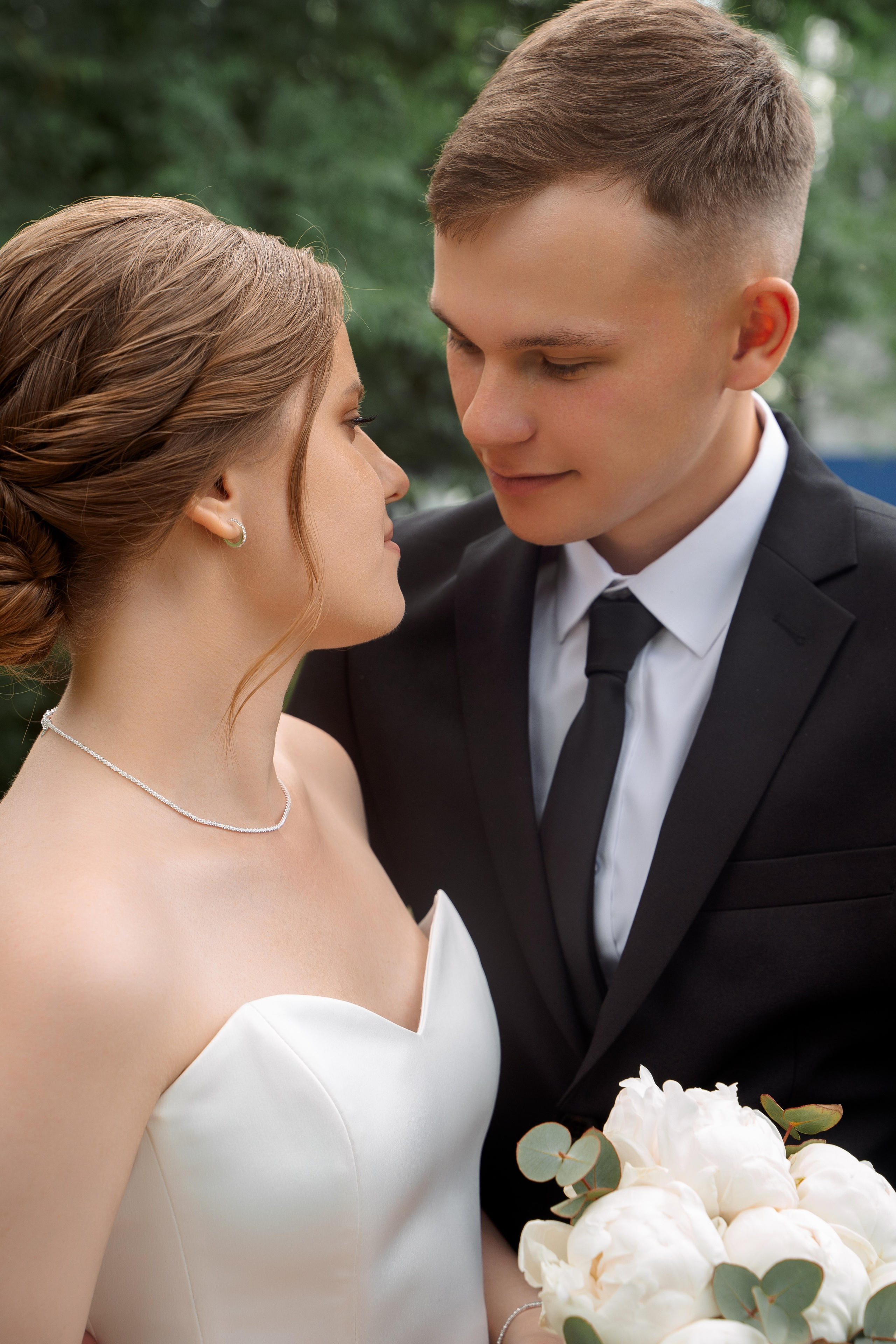 У загса. Фотограф Мария Зайчик