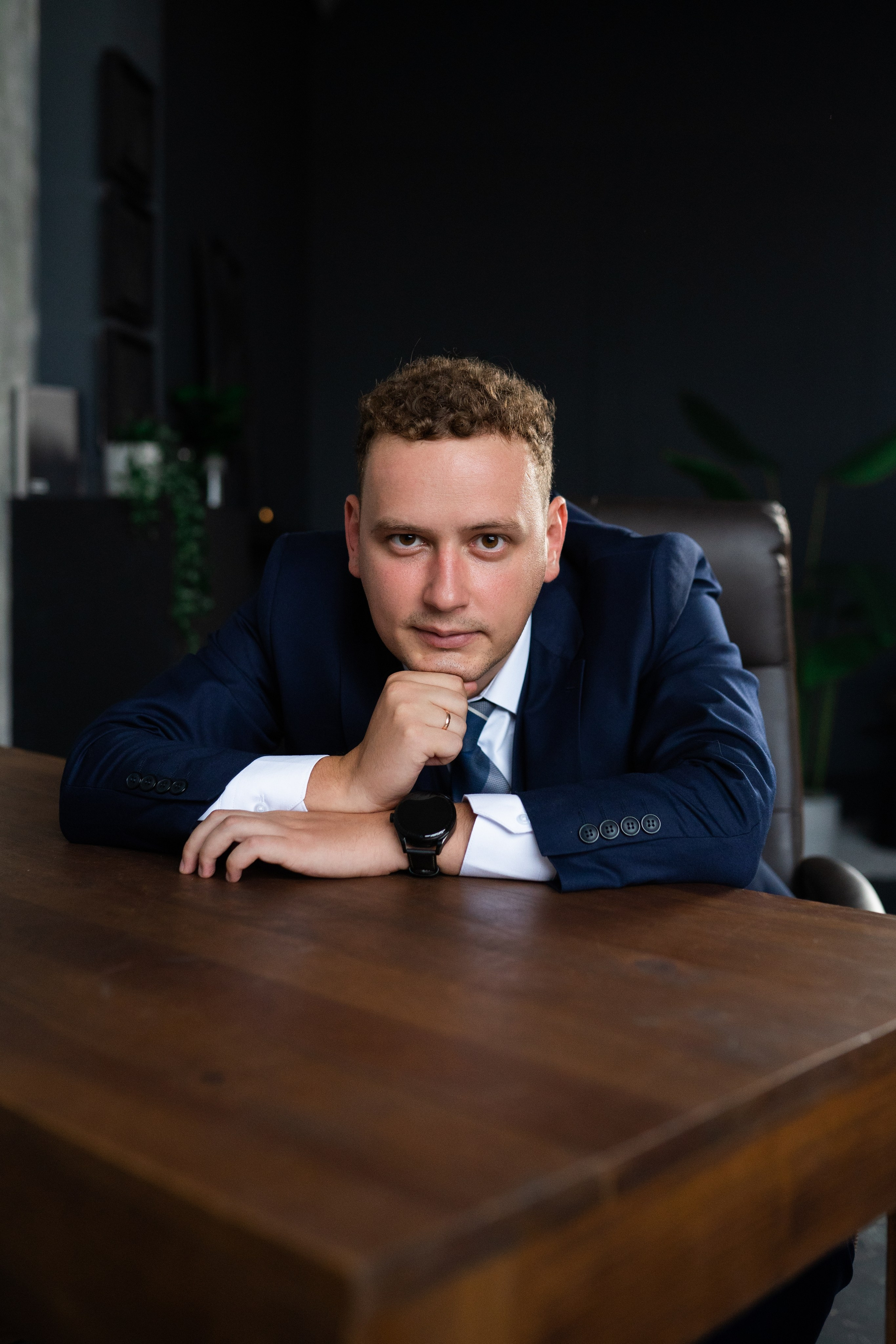 Дмитрий. Деловая мужская фотосессия в фотостудии. Фотограф в Самаре Иван Булатов