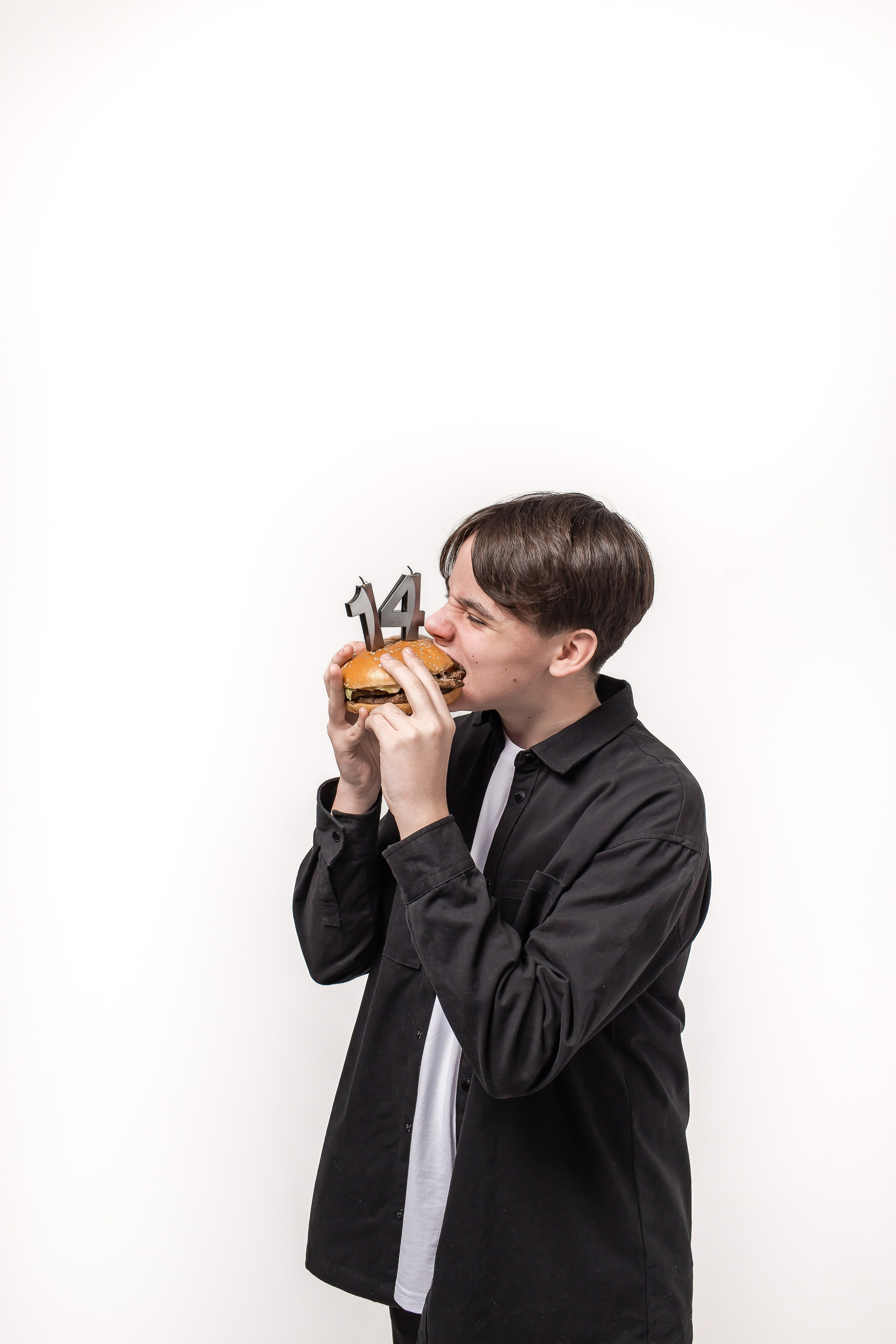 День рождение от 4 до 18 лет (на белом фоне). Детский семейный фотограф на первый годик город Новосибирск Дымова Светлана пакеты всё включено 1-3 года