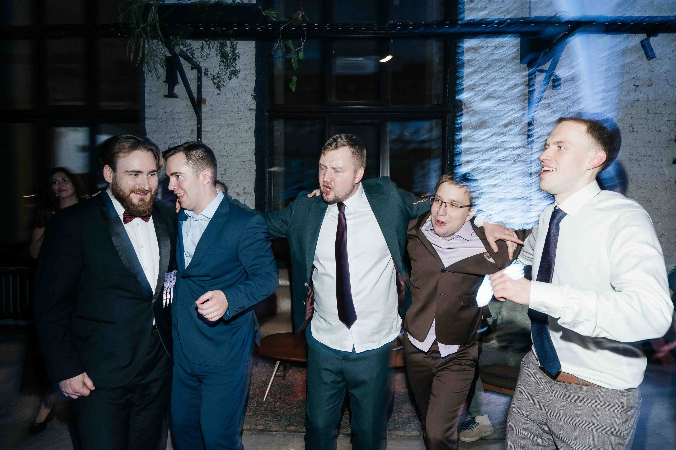 Утро невесты в гостинице. Свадебный и семейный фотограф в Котласе Никита Попов