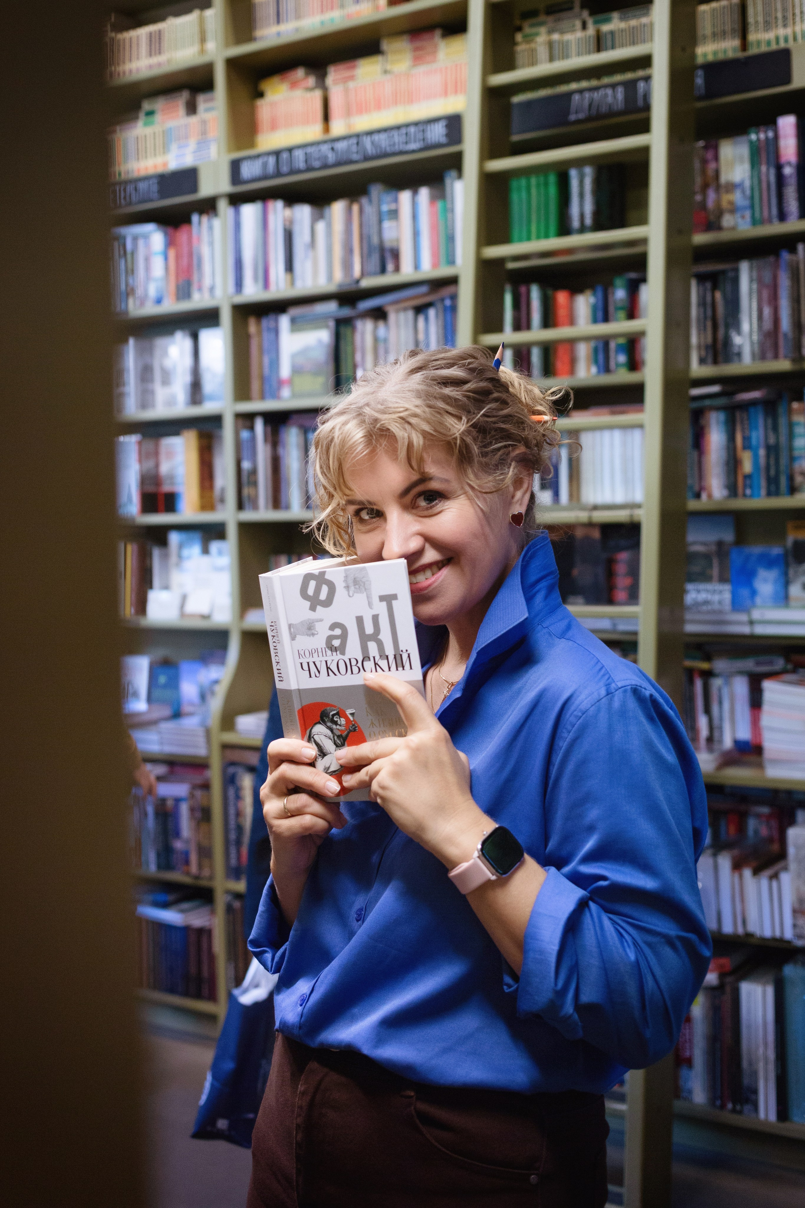 Фотосессия в СПб и книжном магазине Подписные издания. Портретные фотосессии, контент-съемки, репортаж