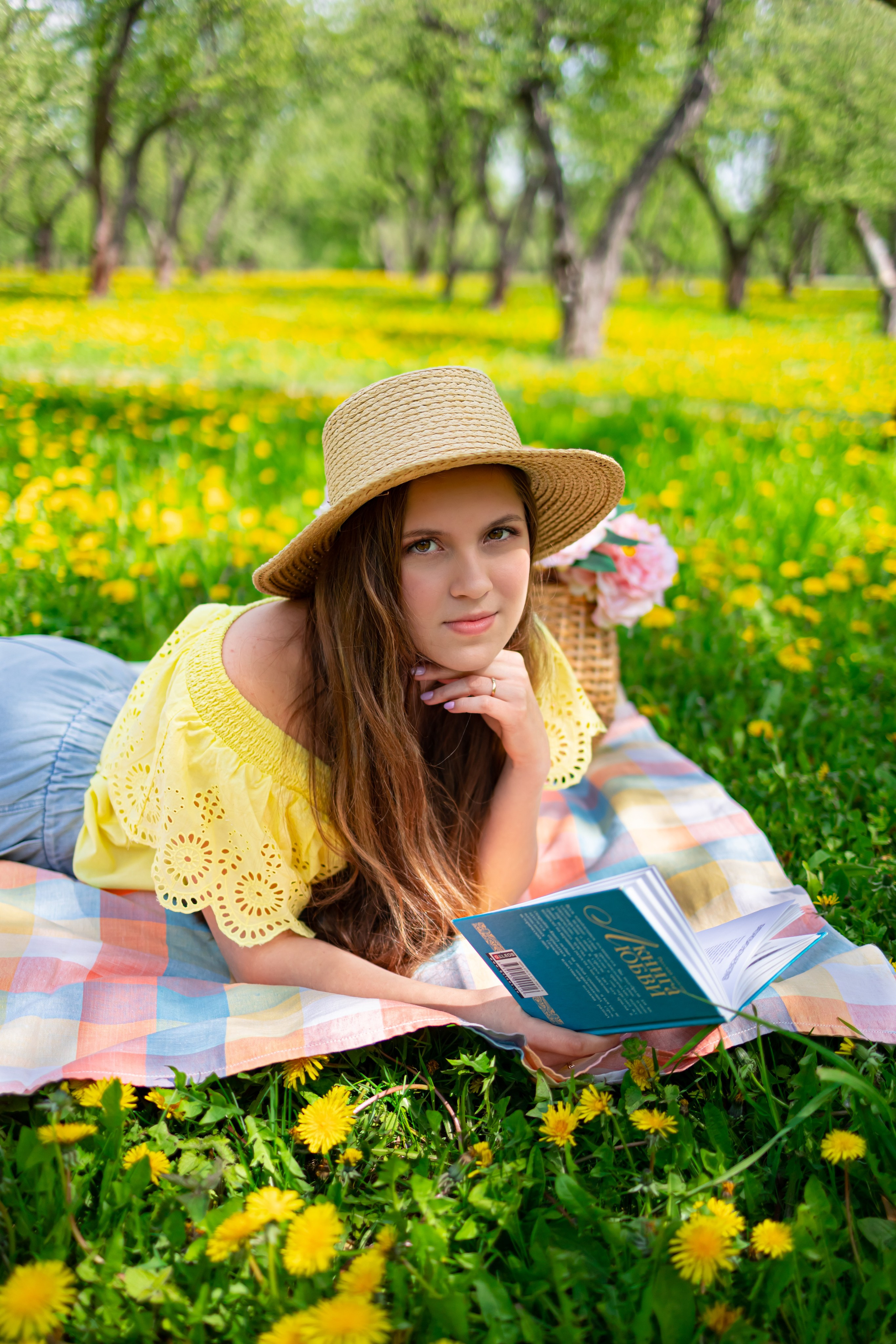Ира в одуванчиках. Оксана Ромашкина- семейный и ньюборн фотограф из Москвы