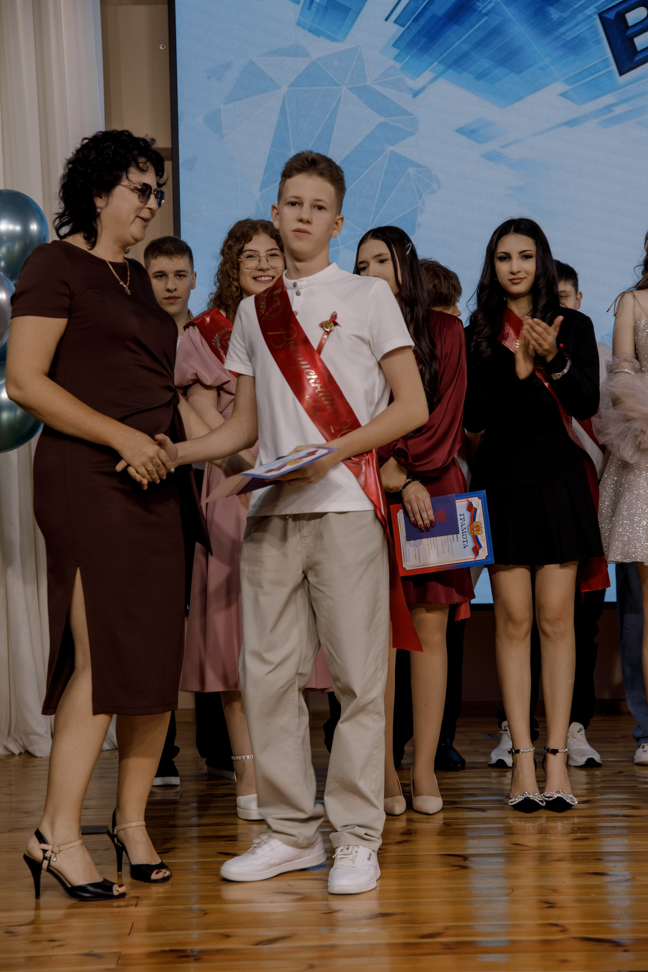 Выпускной школа 107 г Краснодар. Выпускные альбомы в Краснодарском крае