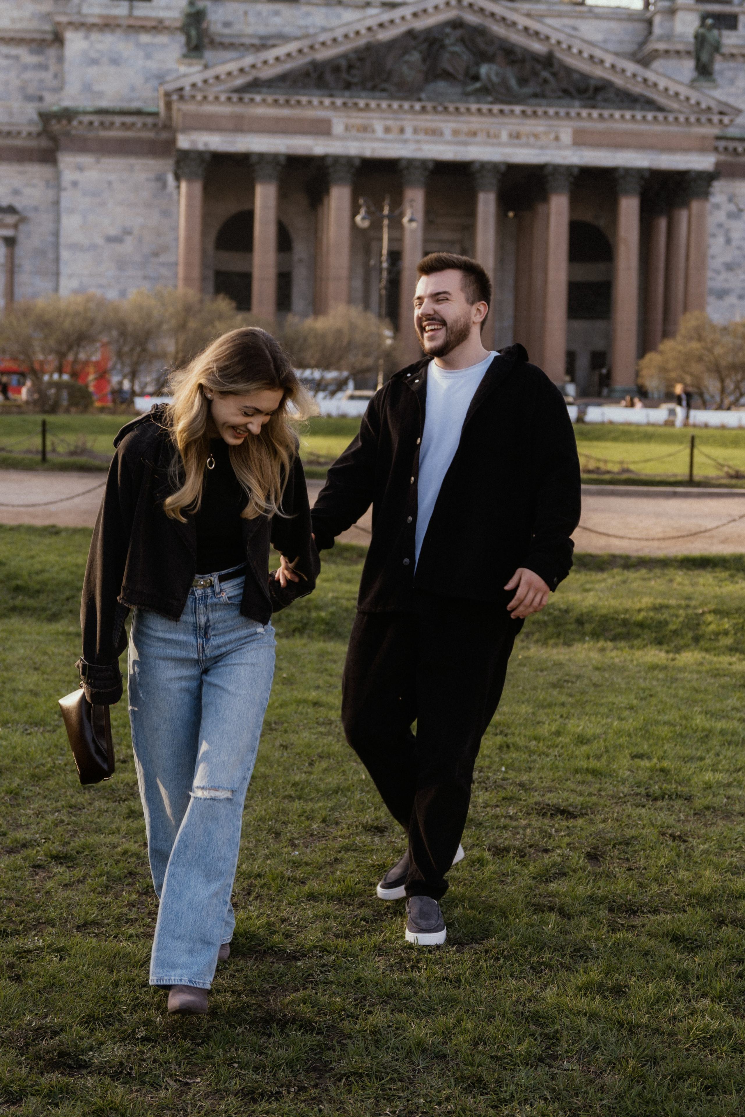 Фотосессия love-story в Санкт-Петербурге. Прогулочная фотосессия для пары.