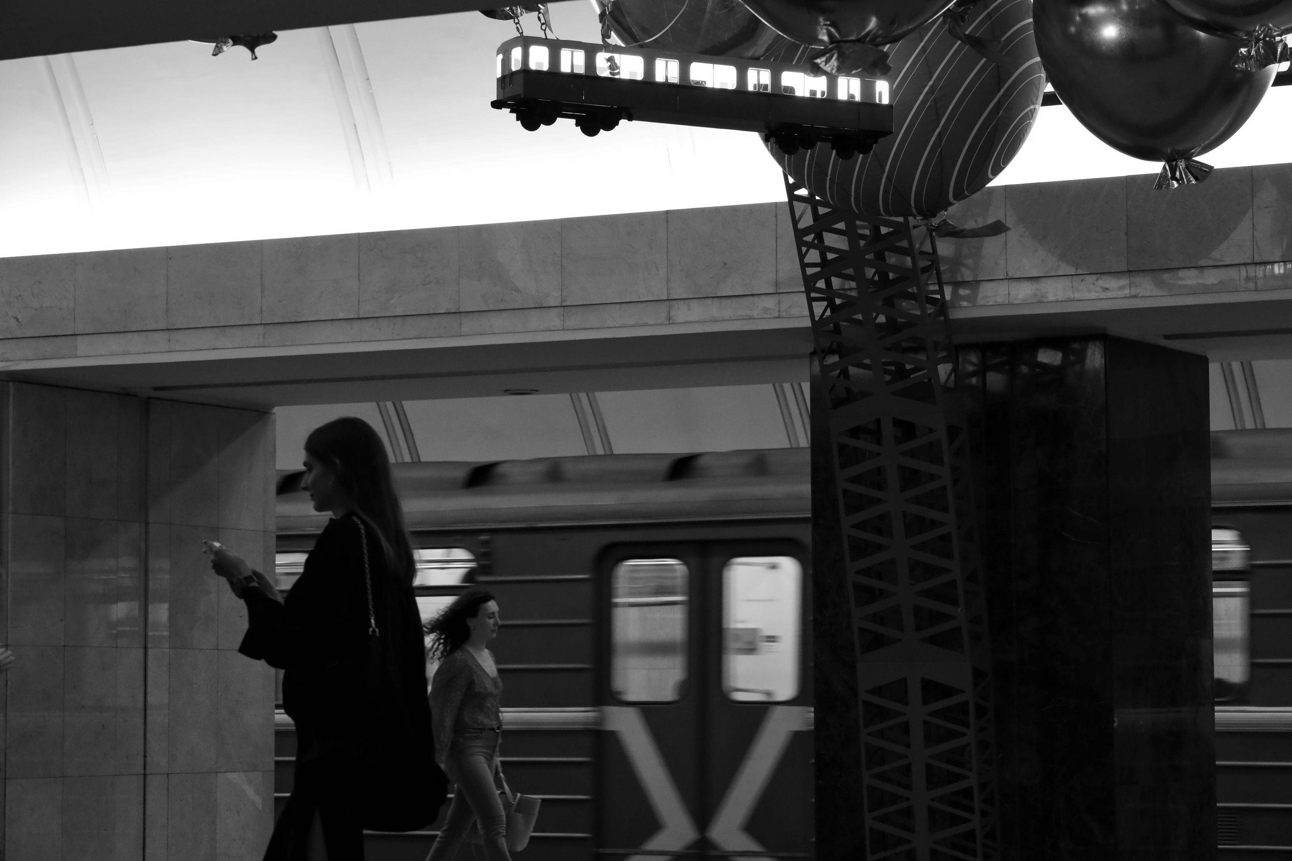 Серия «Метро. Пассажиры времени». ANNA PAVLIKOVSKAYA ЧЕРНО-БЕЛАЯ ФОТОГРАФИЯ — ЭТО Я