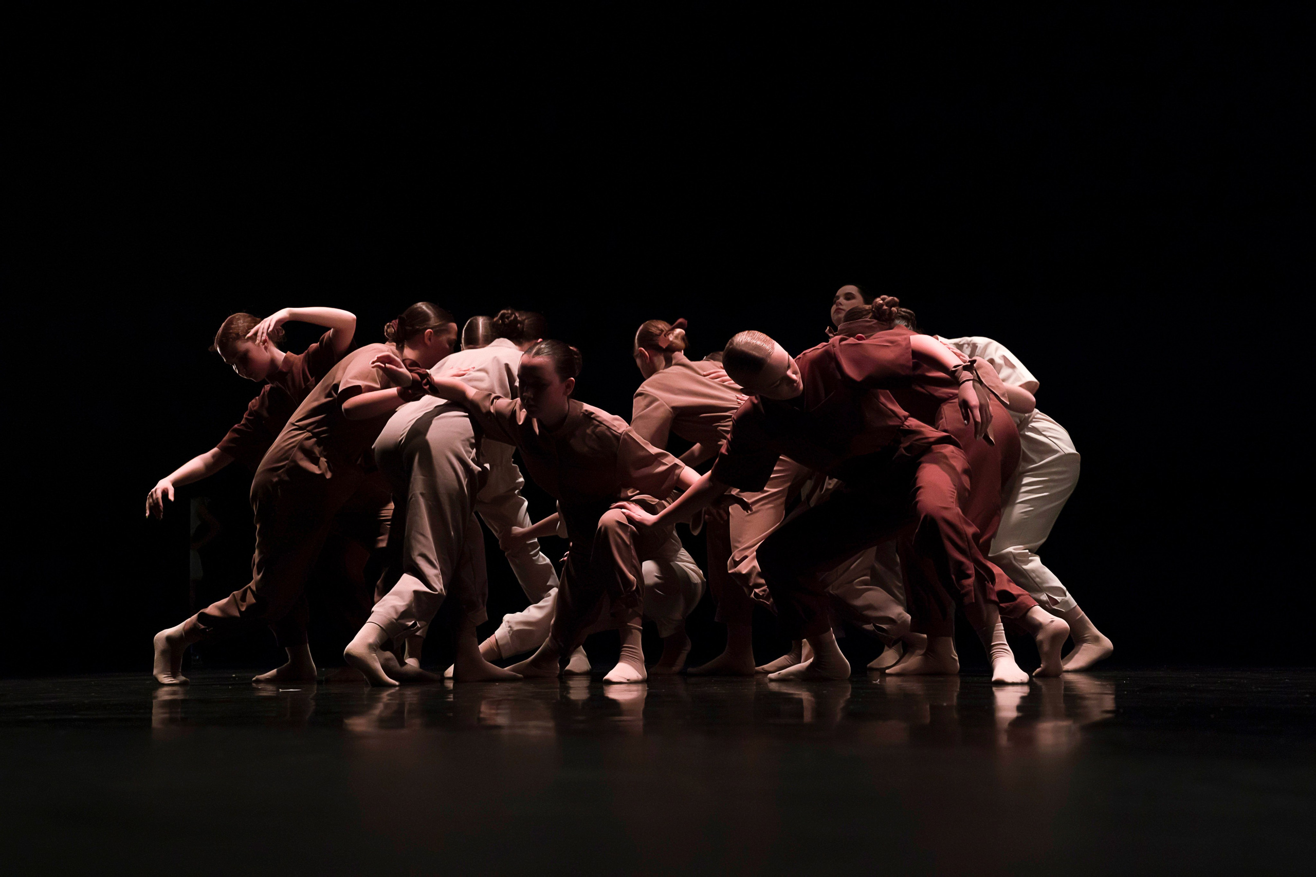 Танцевальное шоу. Фотограф в Санкт-Петербурге. Репортажная и все съёмки для бизнеса