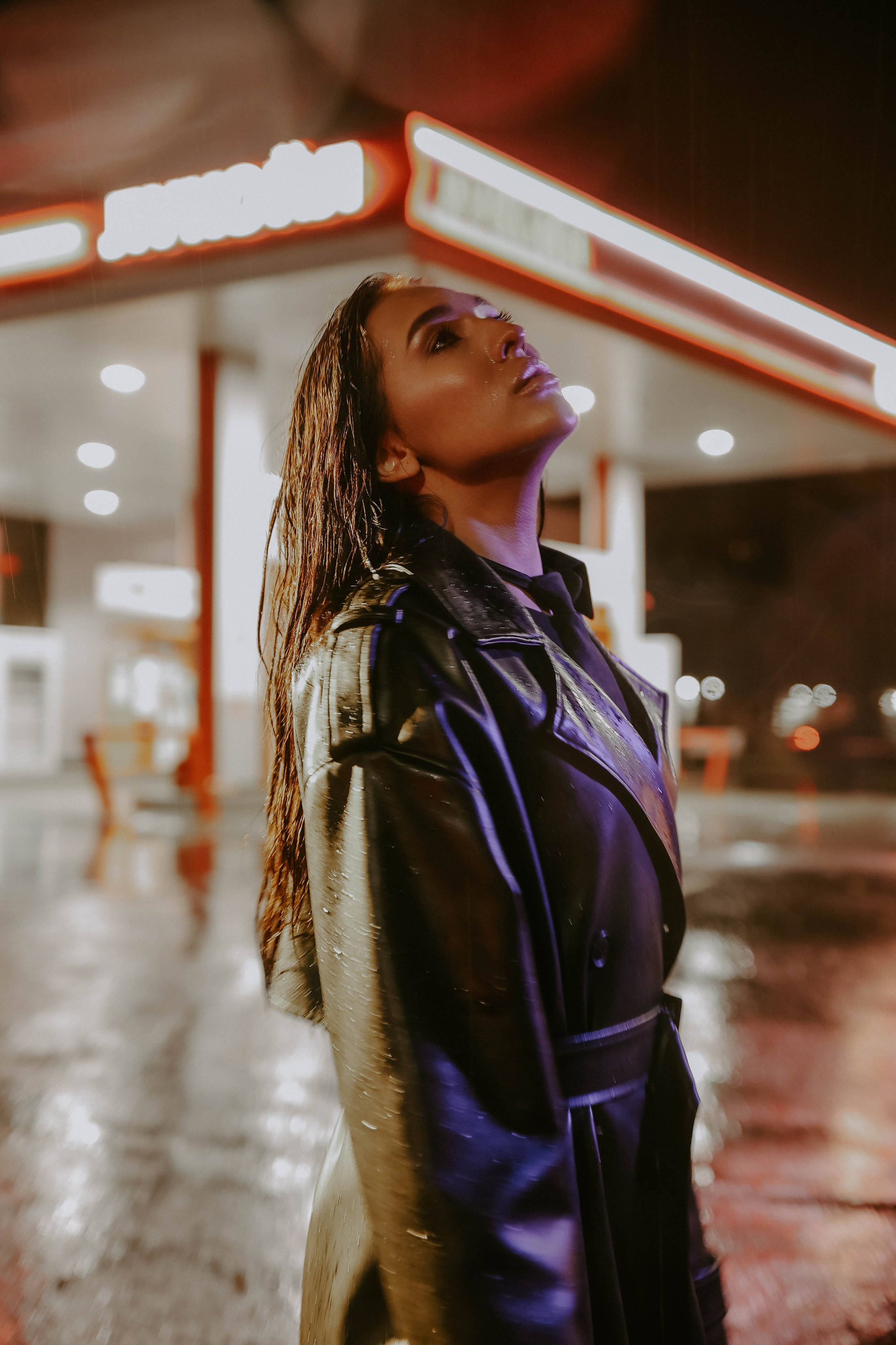 На заправке. Настя и Милана. Фотограф в Москве и любой точке земного шара Алёна Вялова (Чулкова)